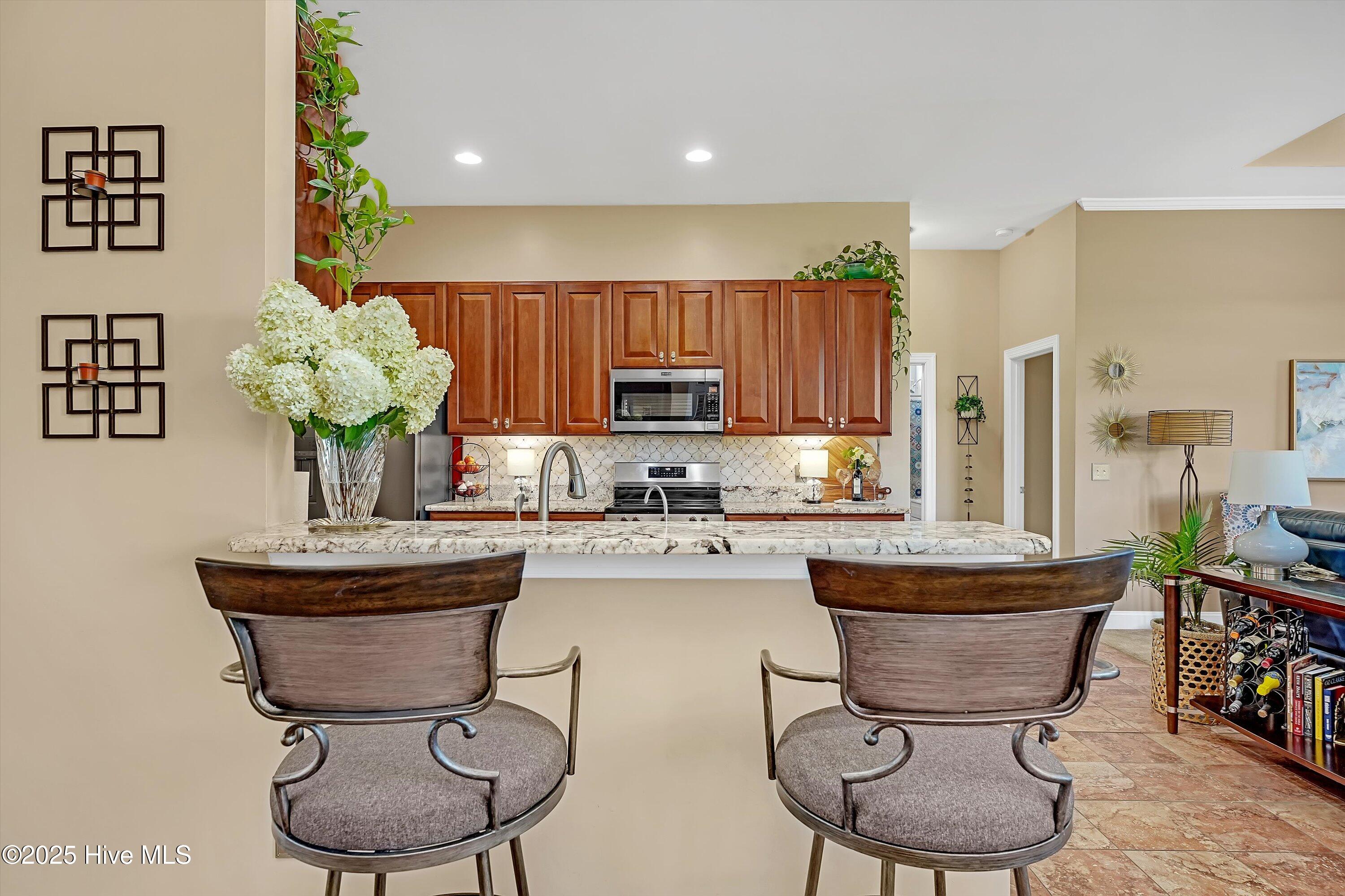 100547975 | Photo 15