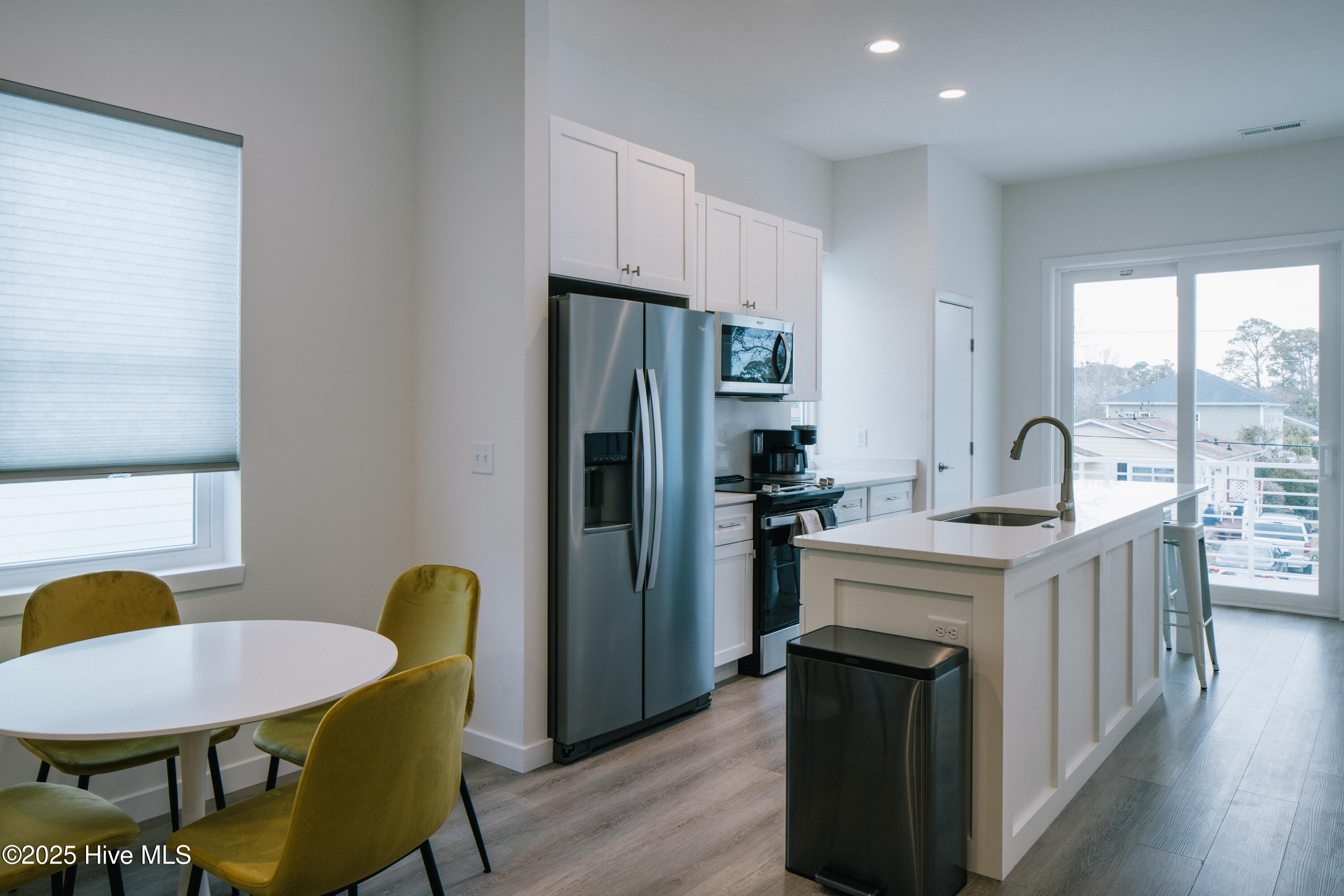 100541058 | Photo 22