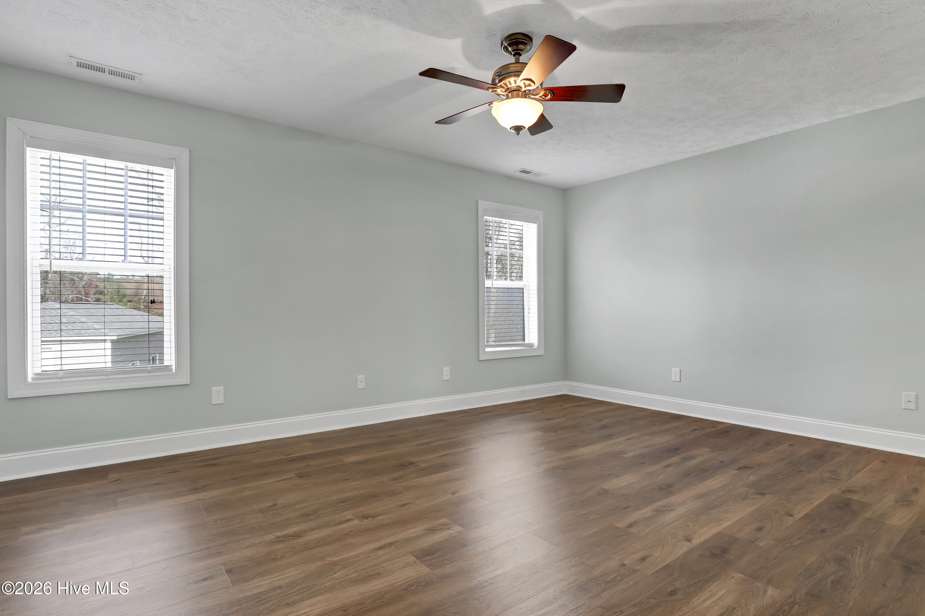 100550563 | Photo 21