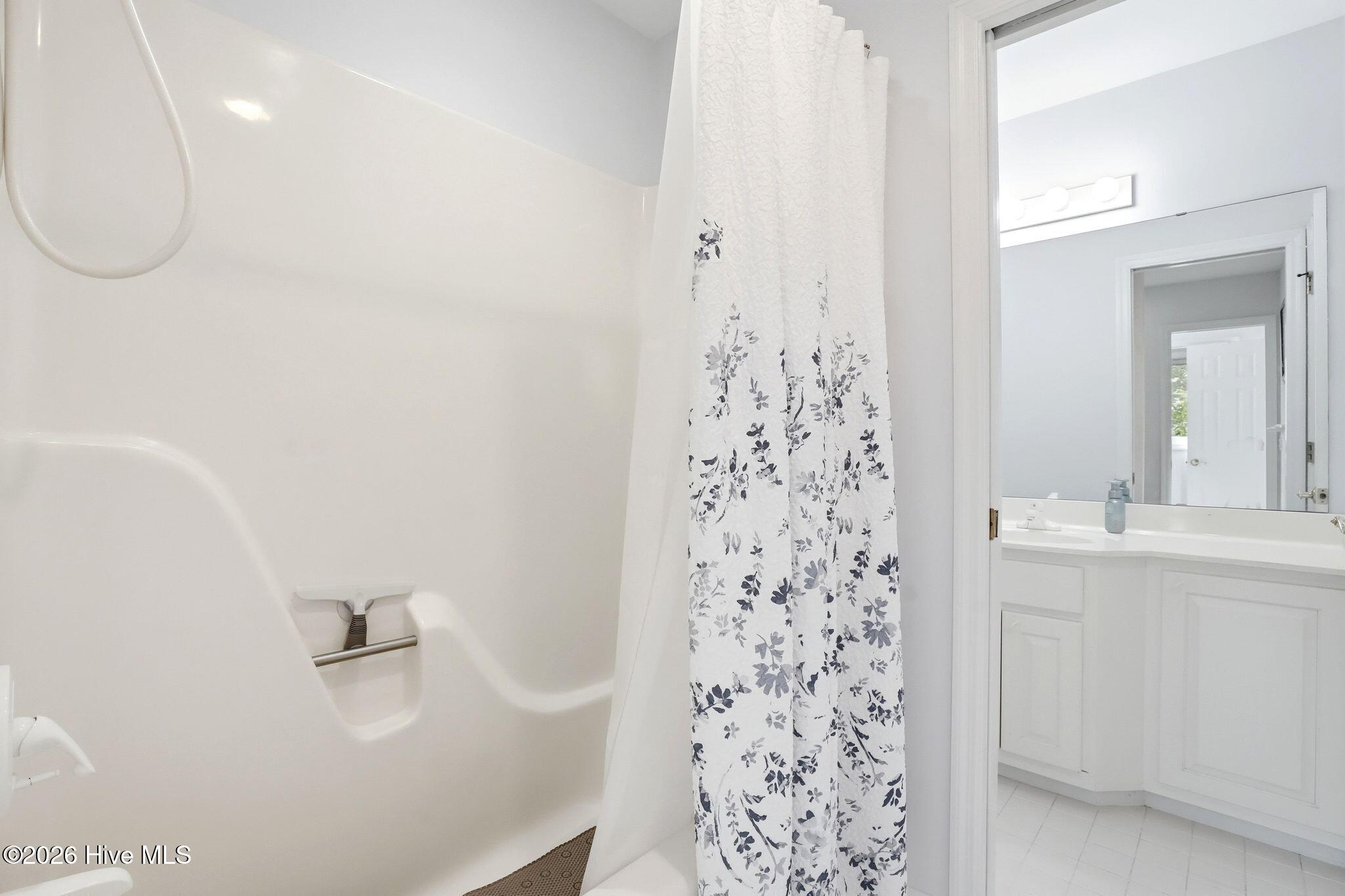 100562412 | Photo 47