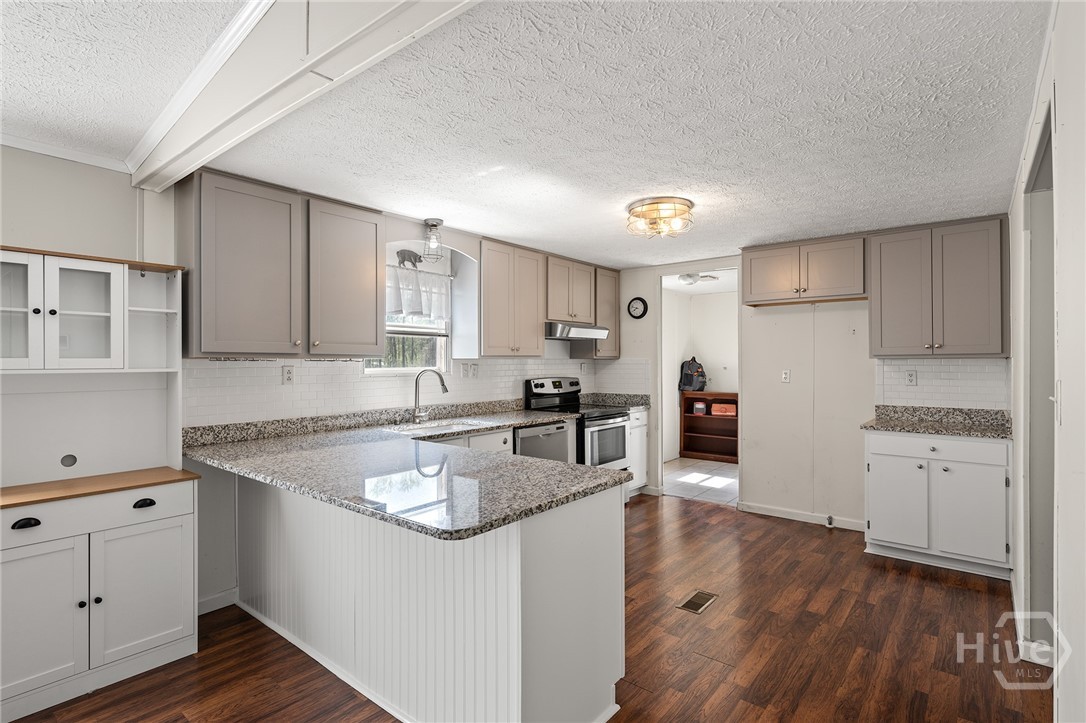 Cottage Kitchen