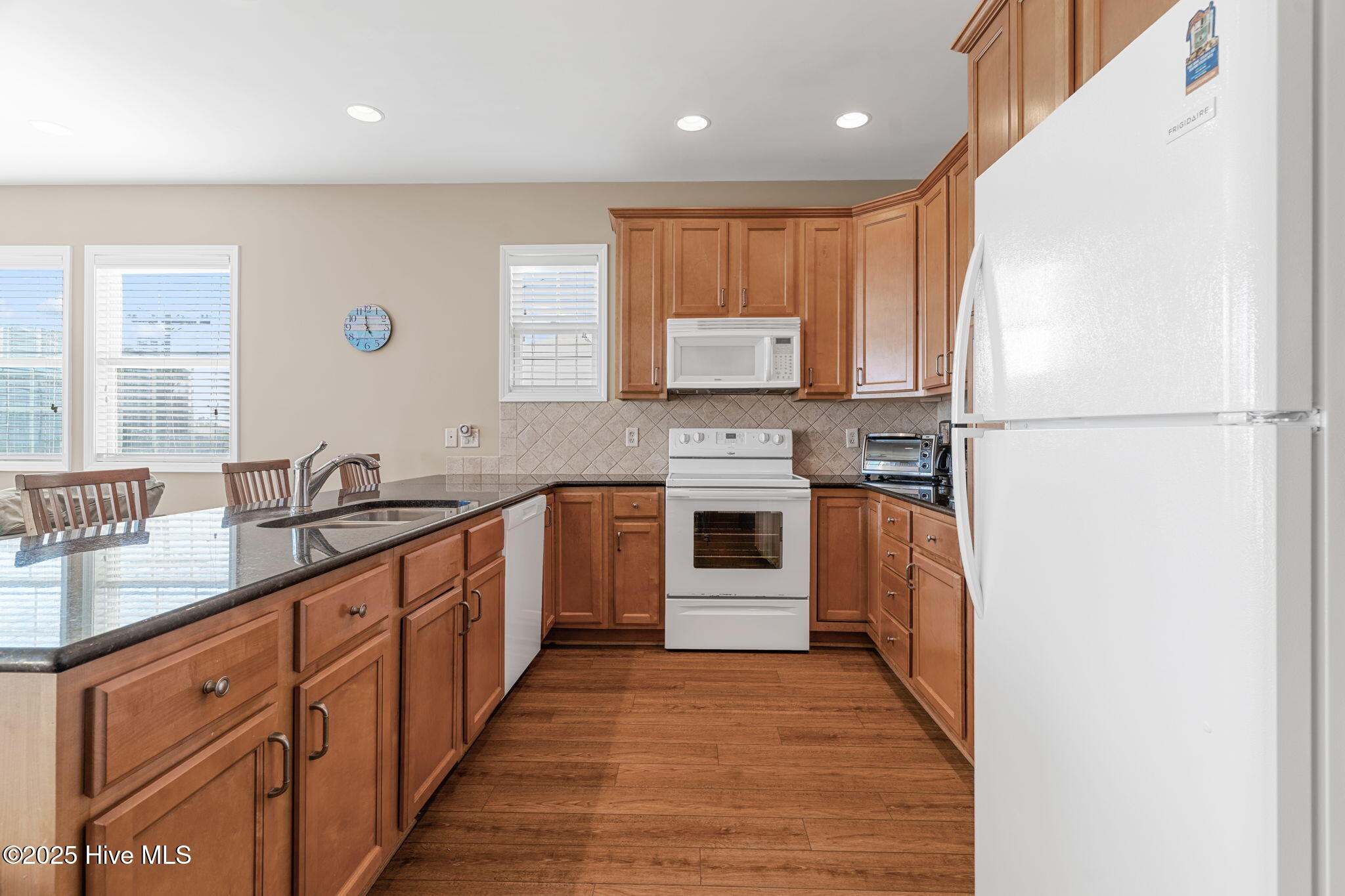 100544911 | Photo 14