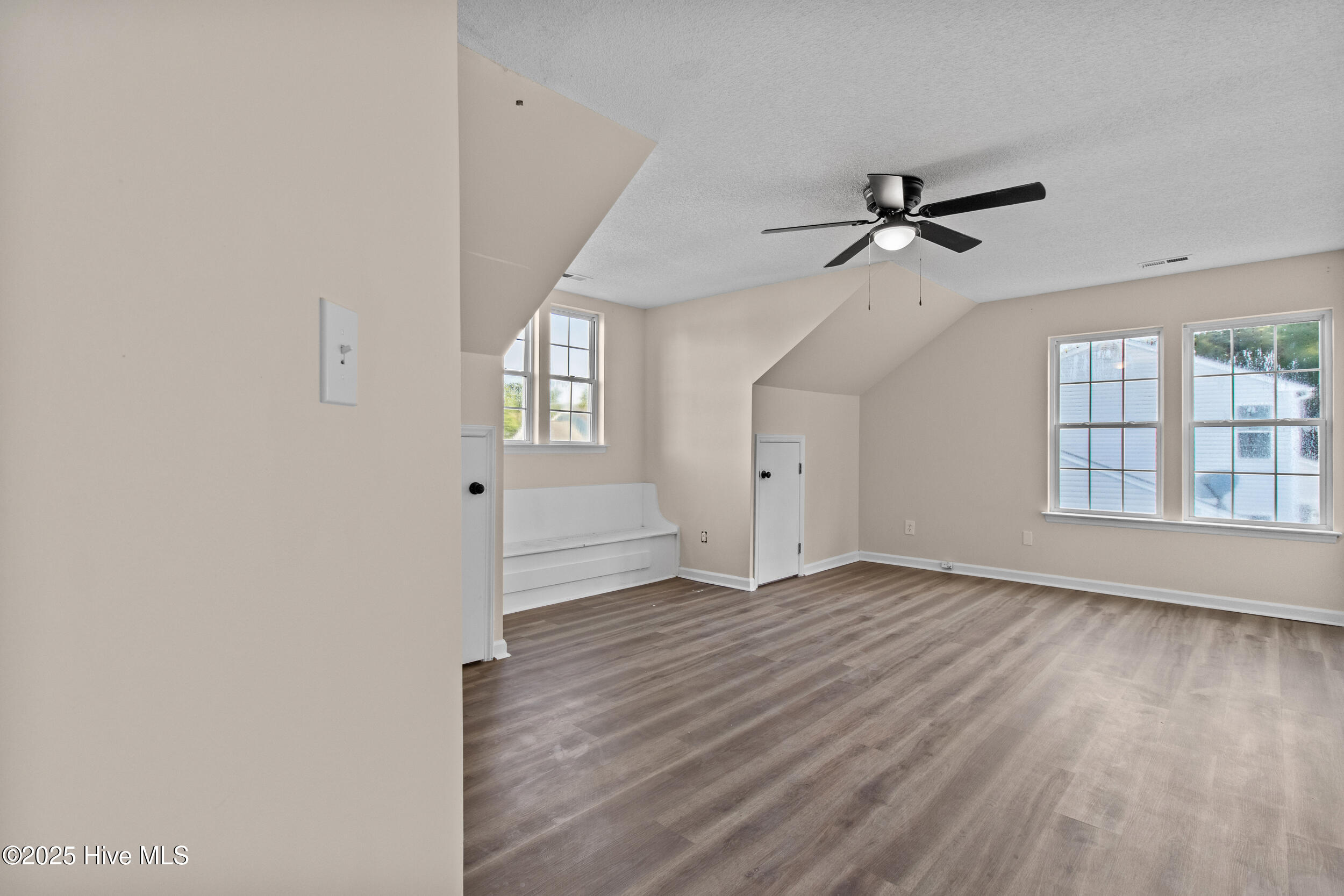 100561425 | Photo 30