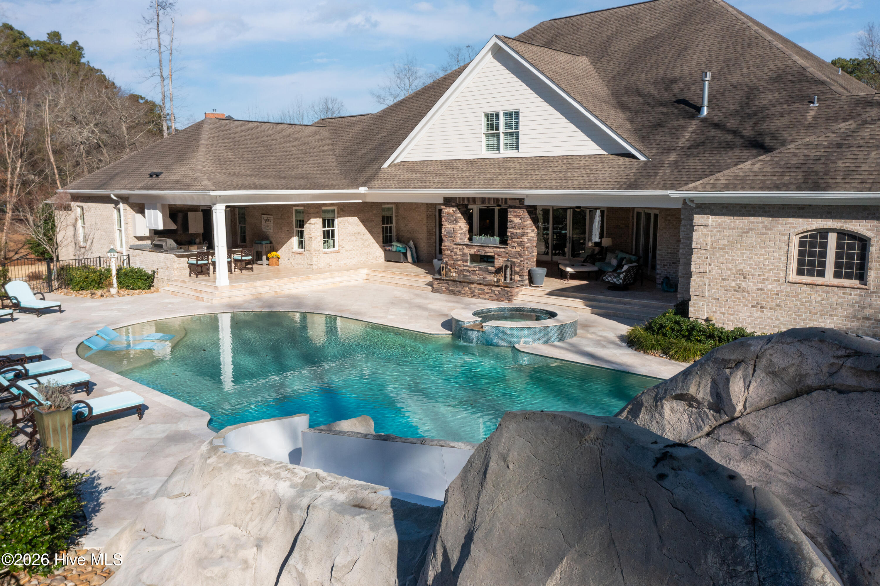 100550947 | Photo 93