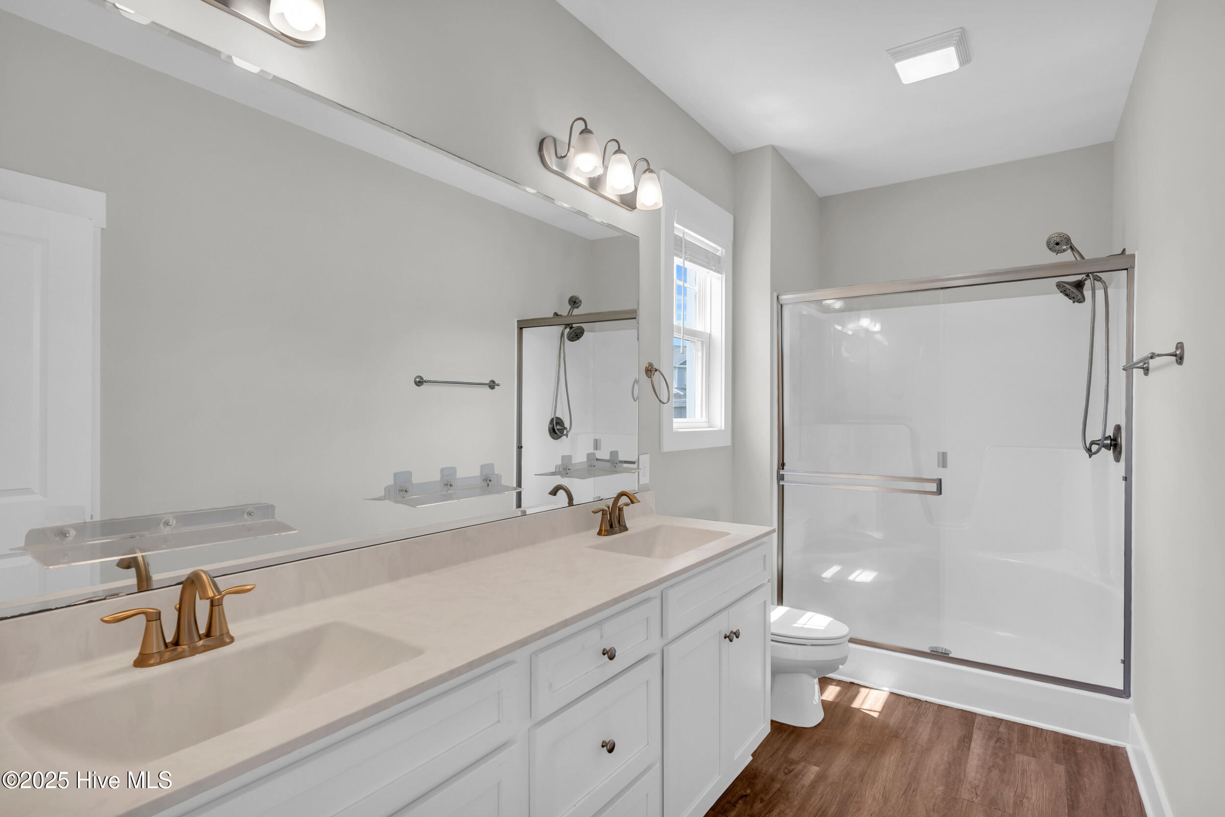 100526373 | Photo 18