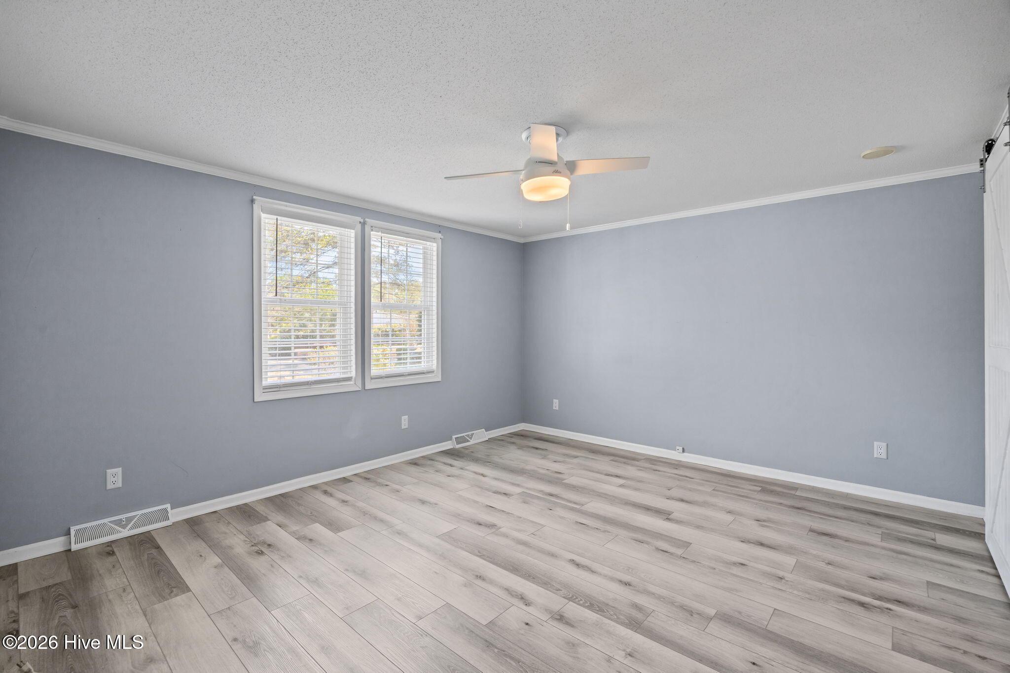 100564707 | Photo 25