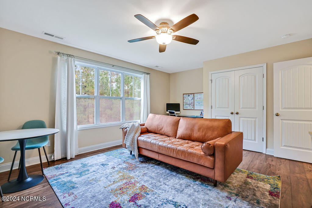 100565738 | Photo 34