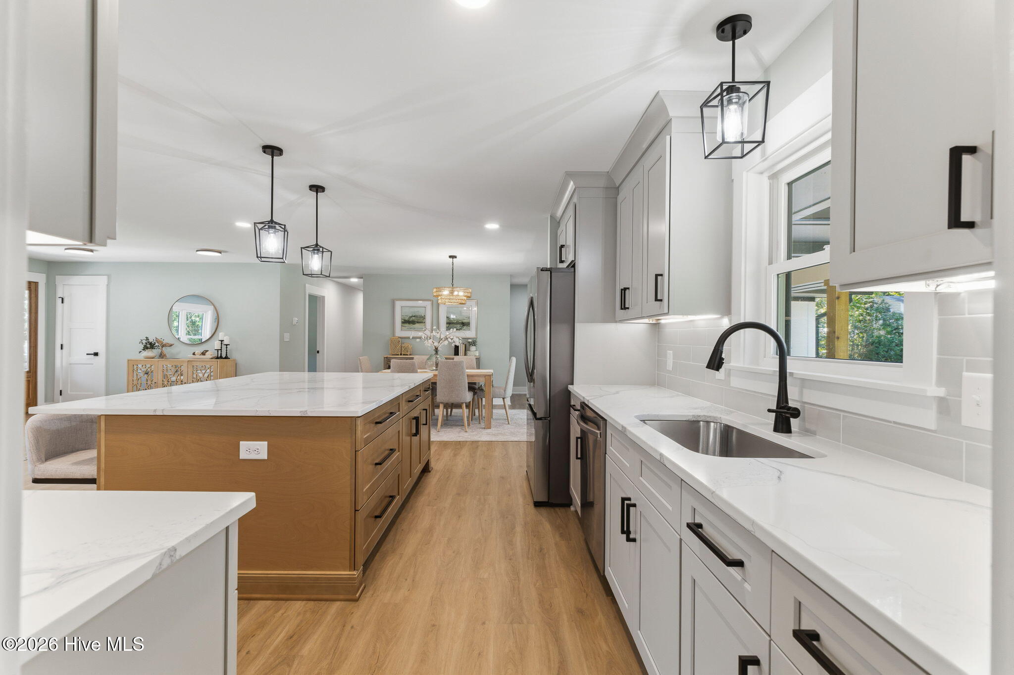 100569769 | Photo 29