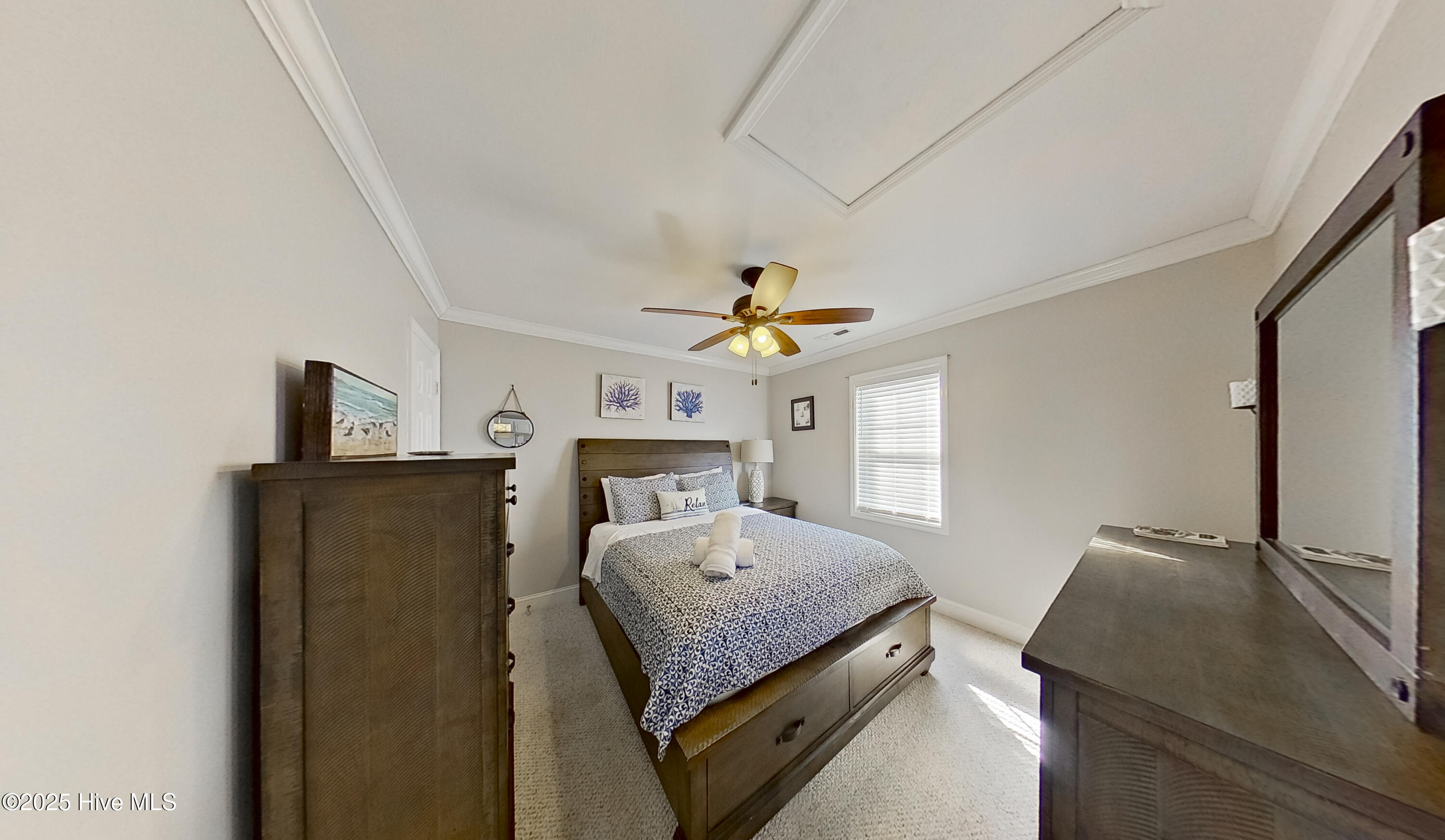 100482049 | Photo 51