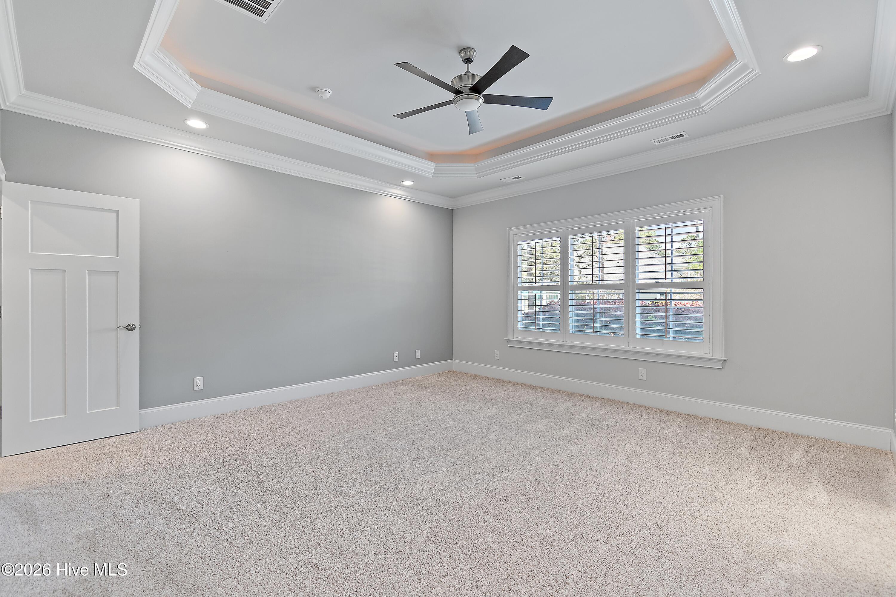 100564386 | Photo 41