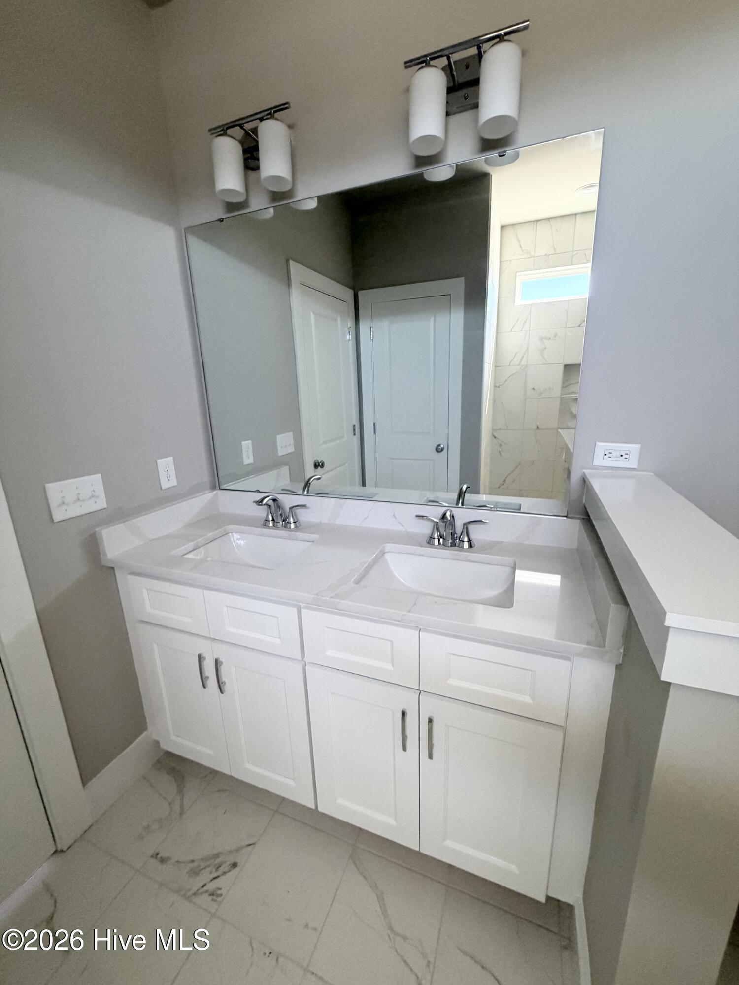 100547576 | Photo 13