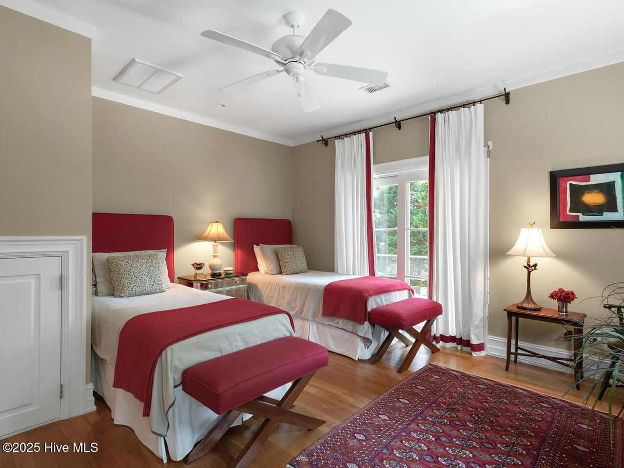 100526080 | Photo 38