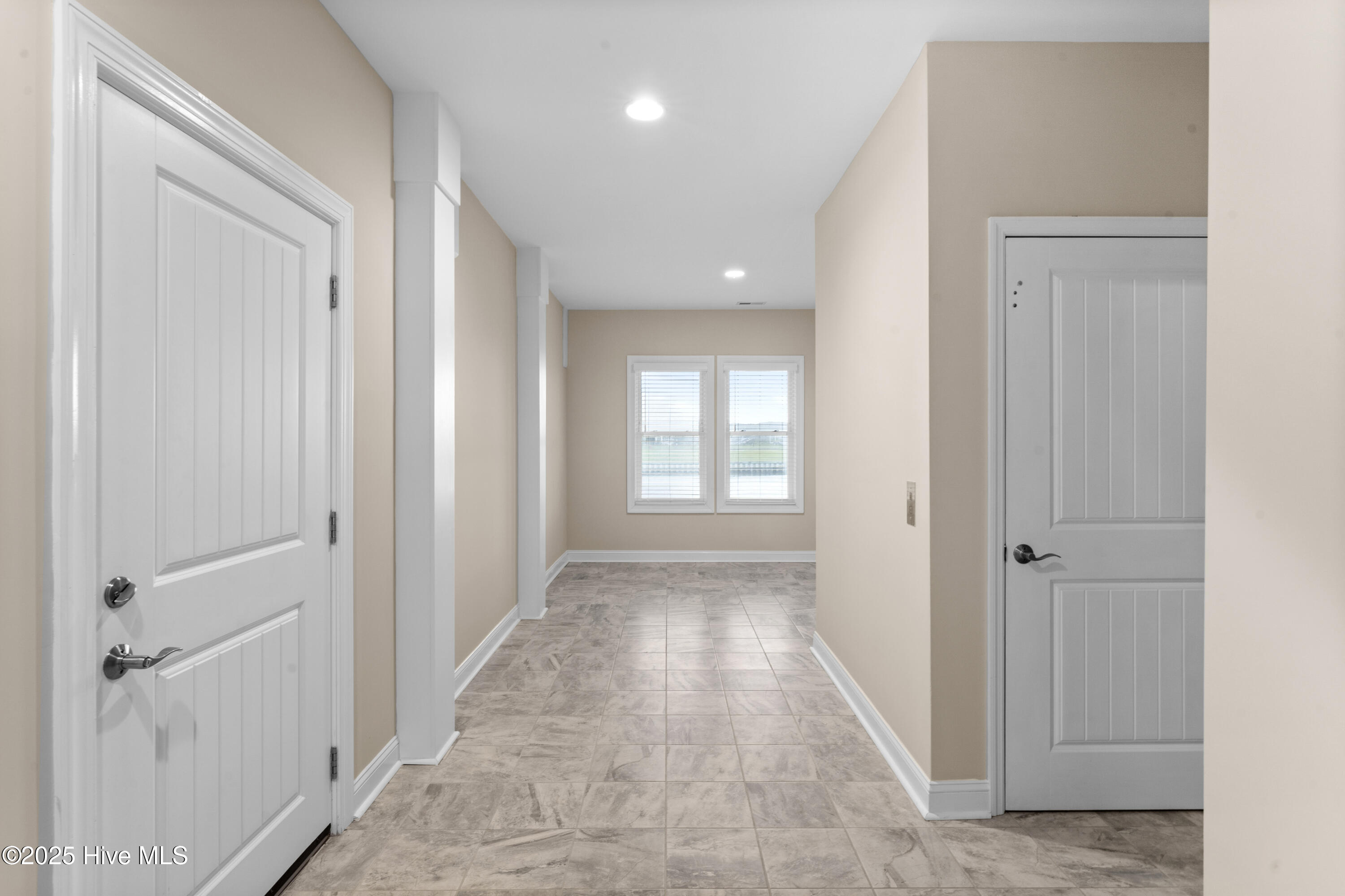 100522807 | Photo 15