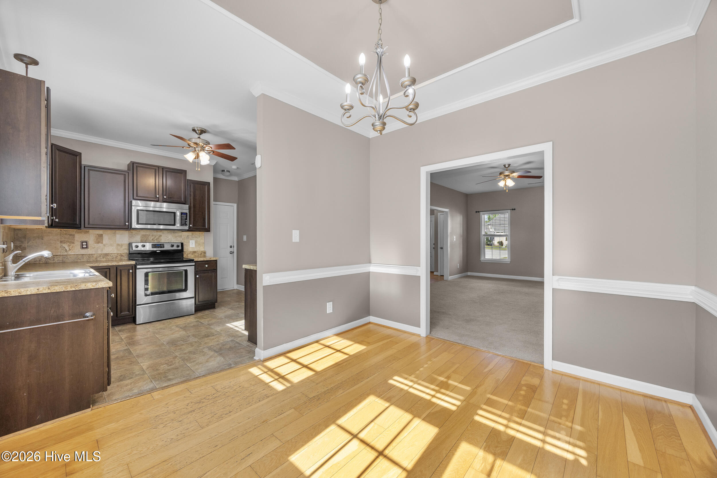 211 Wedgefield Circle,Maple Hill