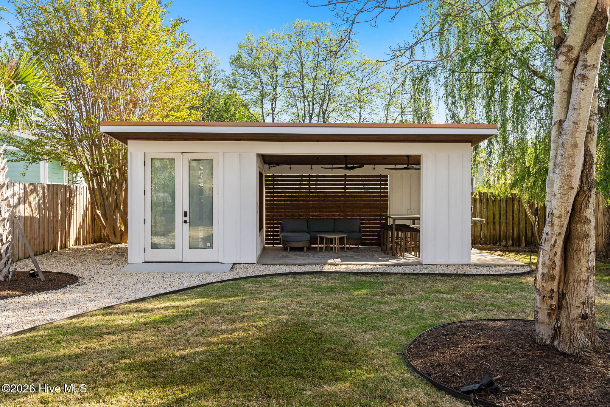 100565975 | Photo 36