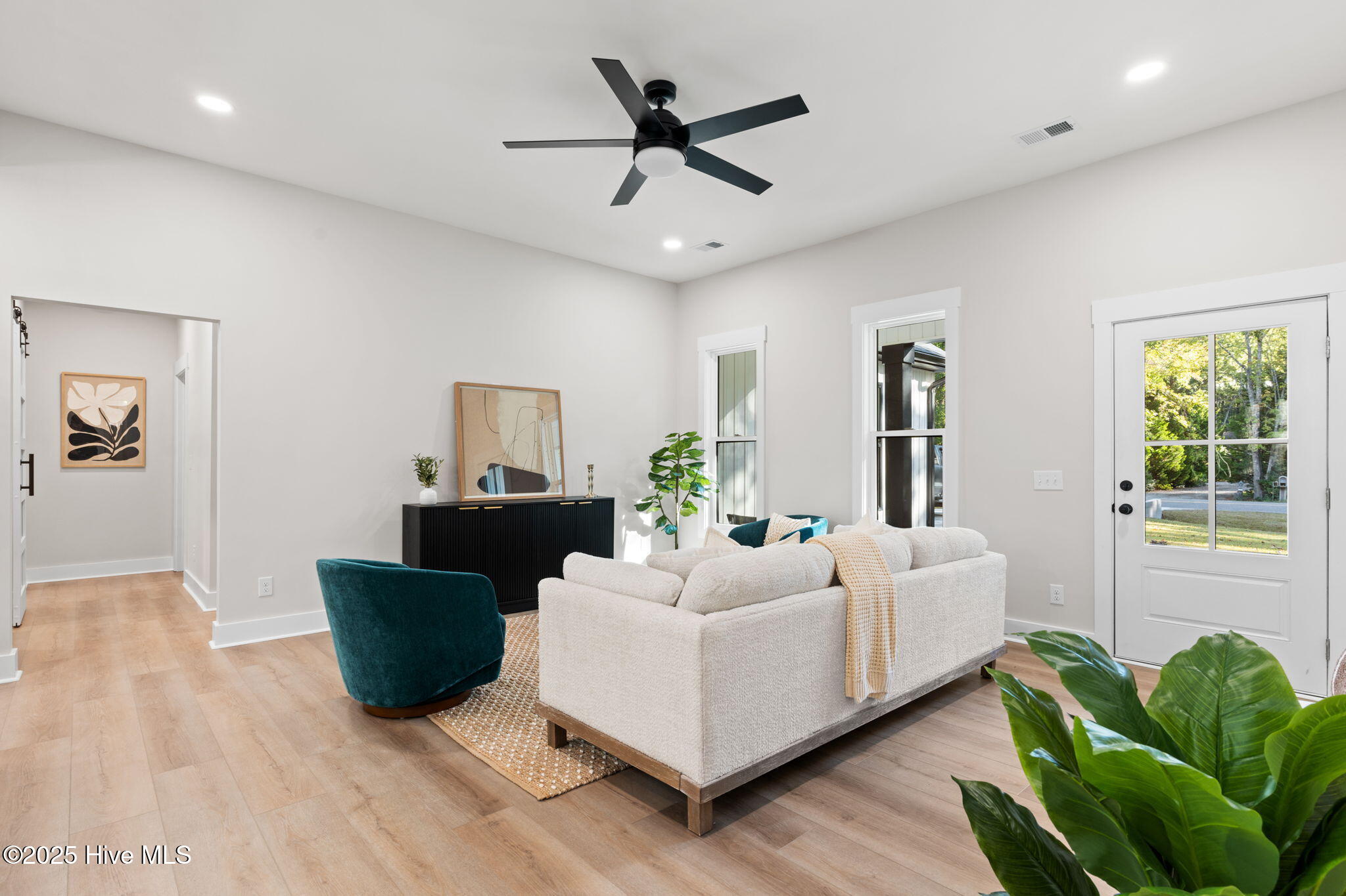 100537553 | Photo 25