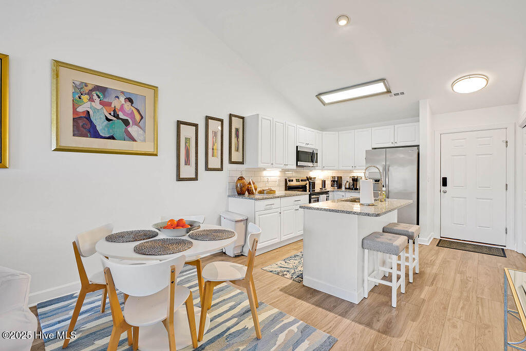 100529872 | Photo 15