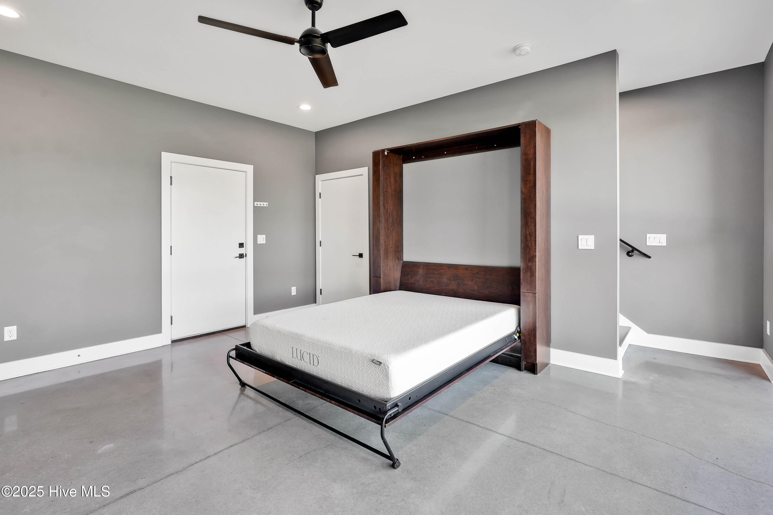 100546123 | Photo 33