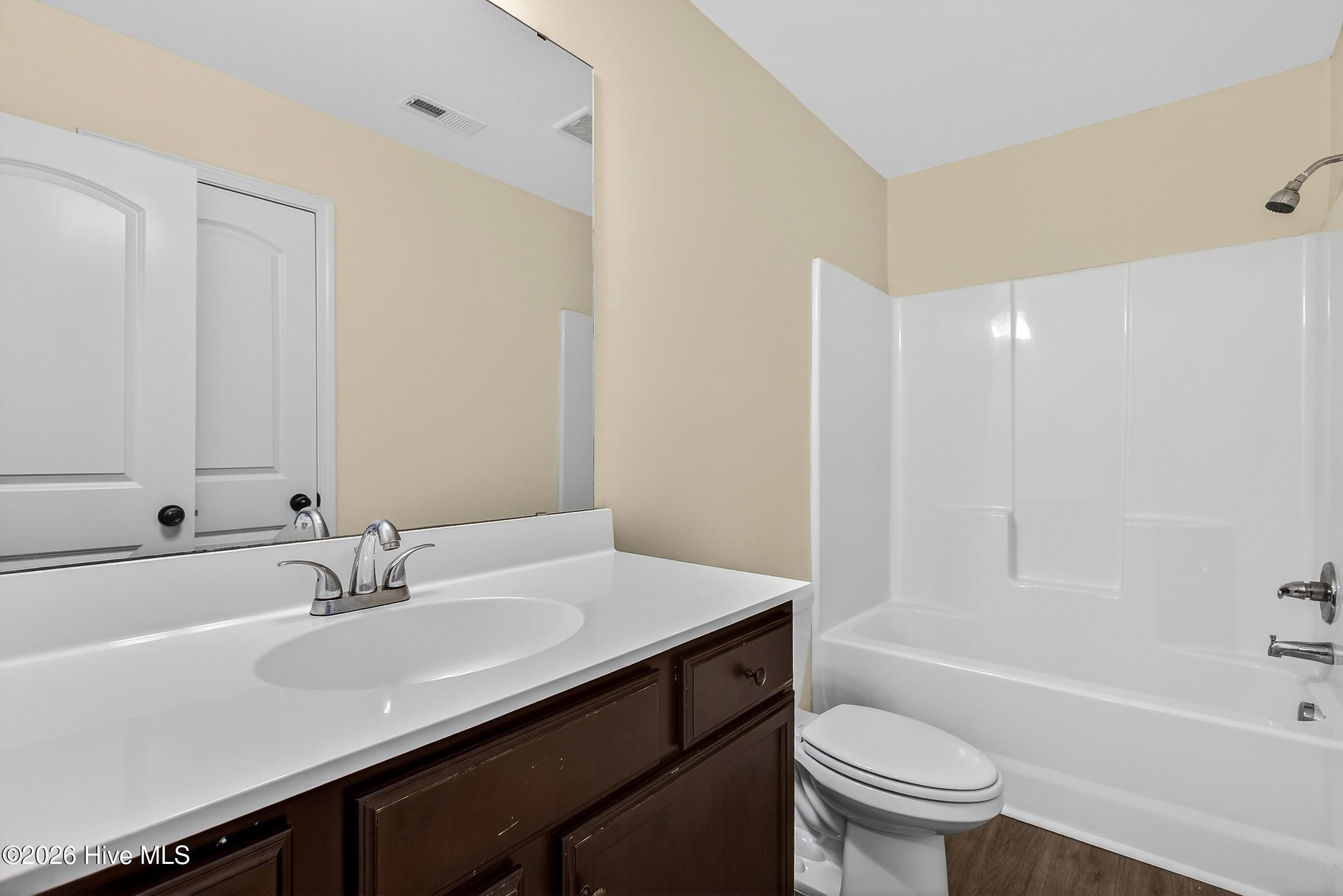 100549361 | Photo 25