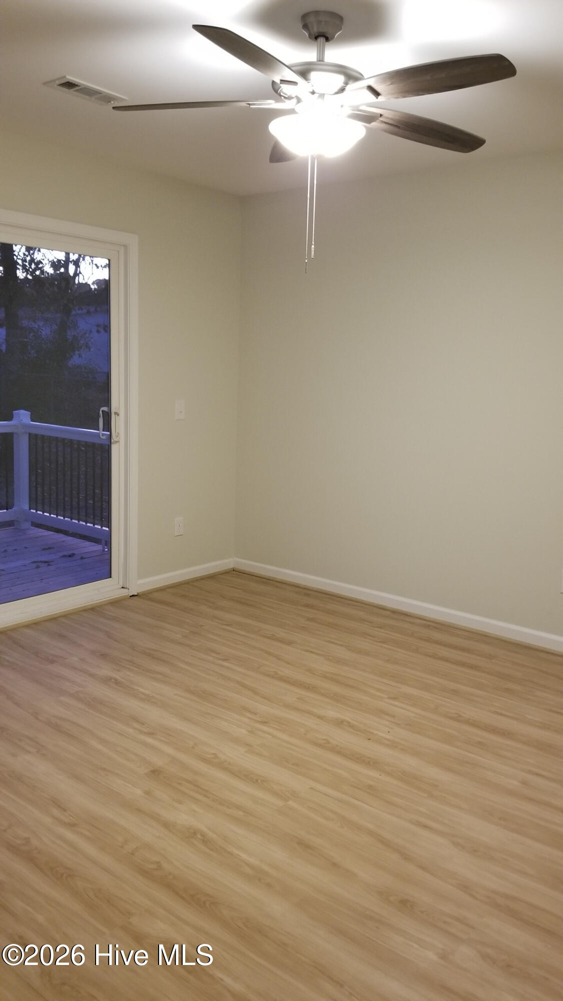 100548783 | Photo 14