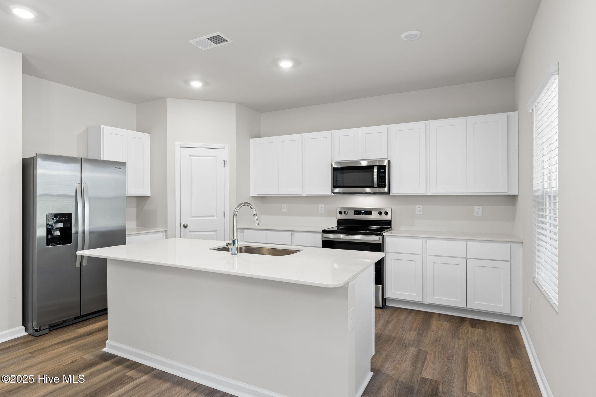 100521892 | Photo 48