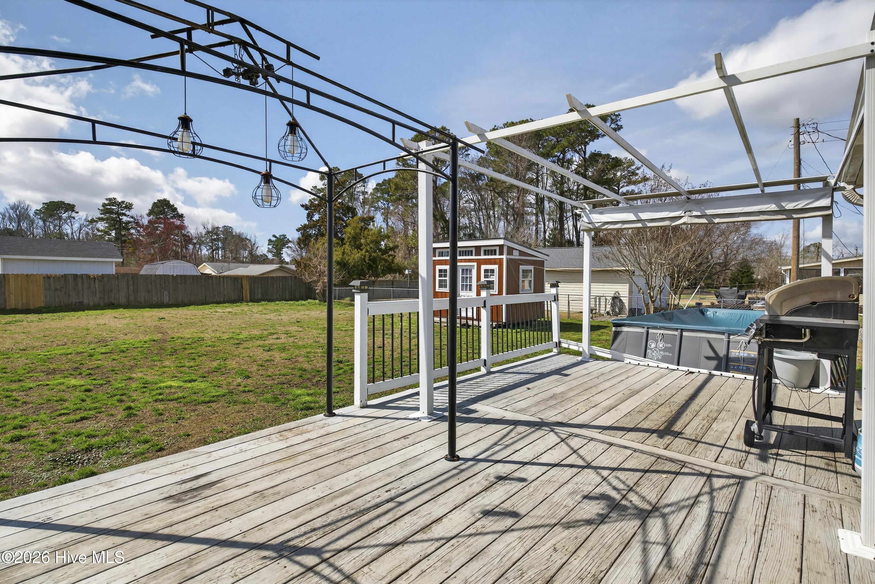 100558710 | Photo 40