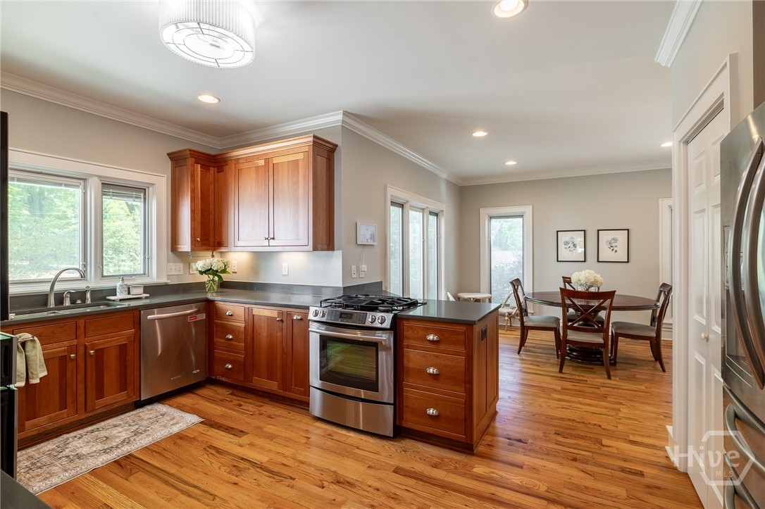 385 Woodward Way