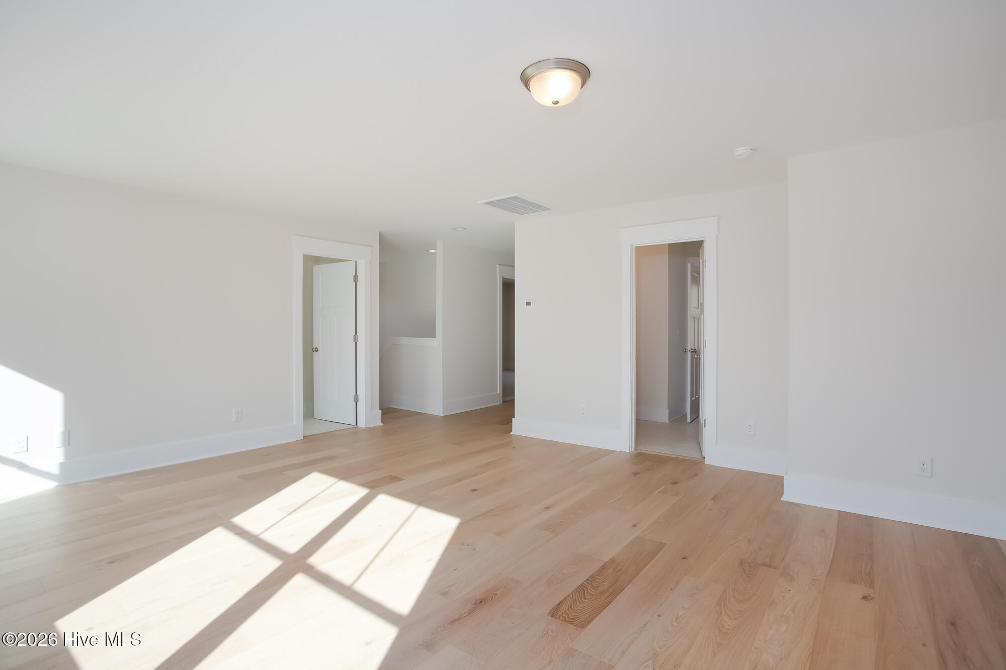 100548303 | Photo 17