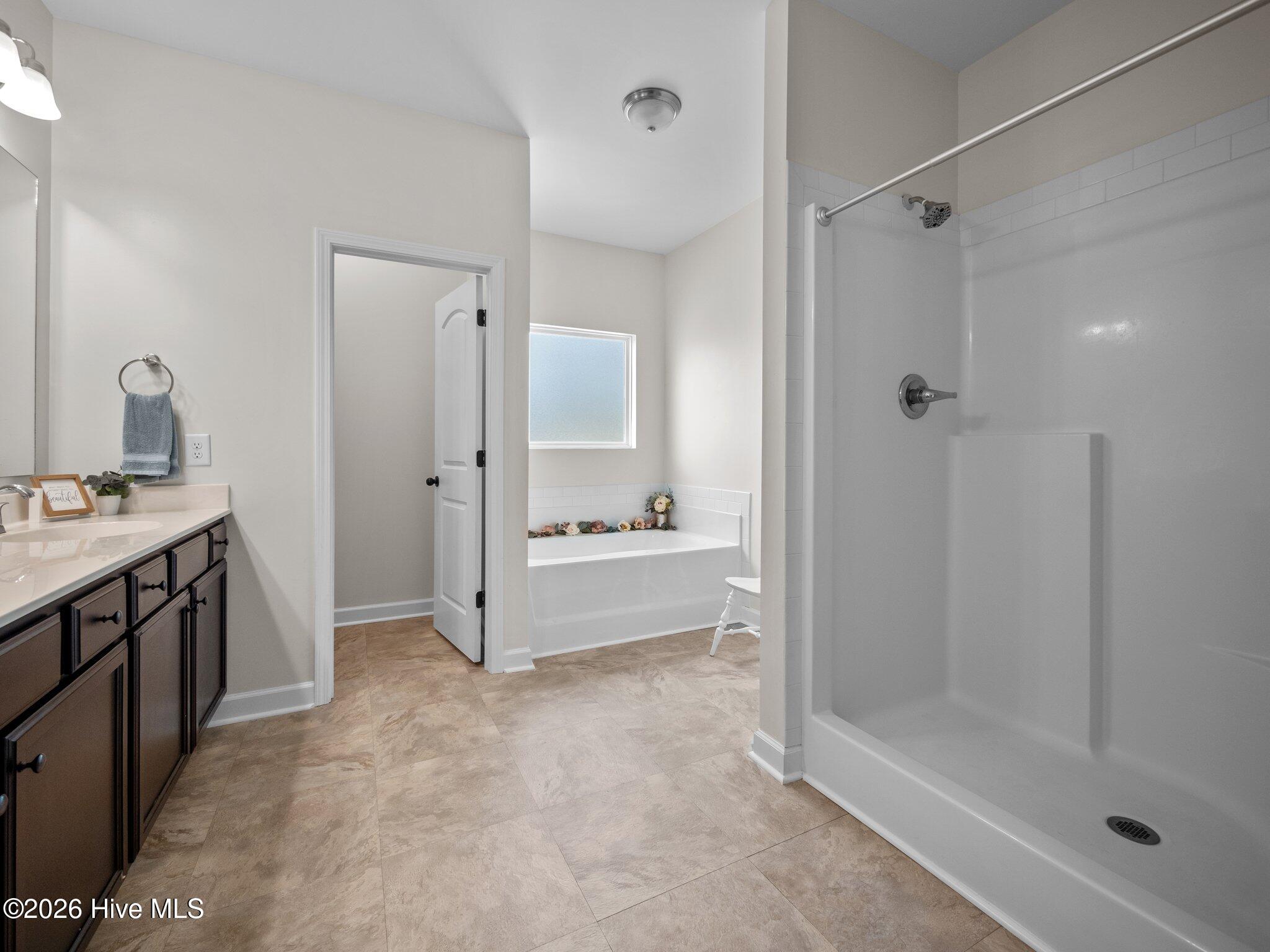 100561868 | Photo 30