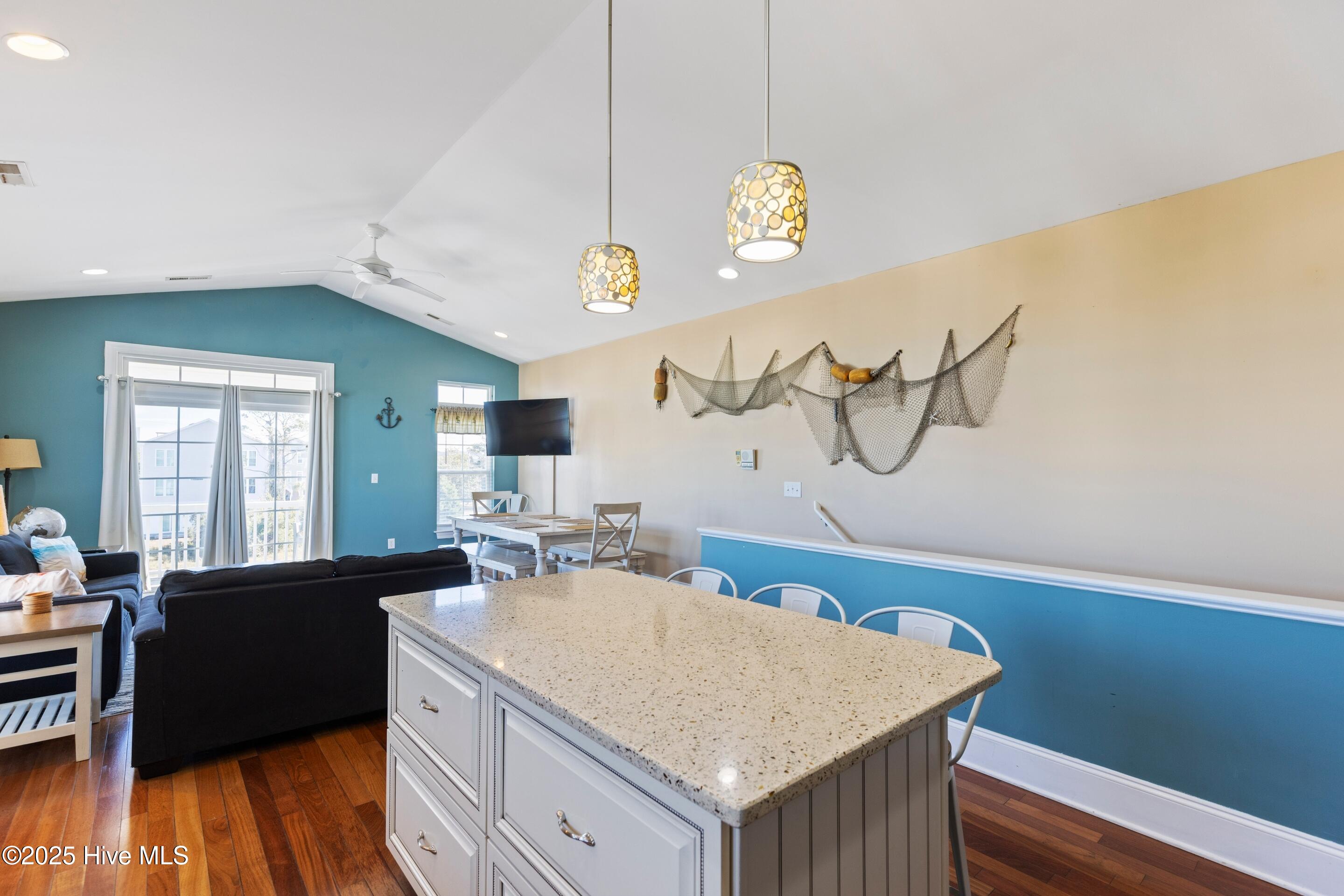 100546676 | Photo 20