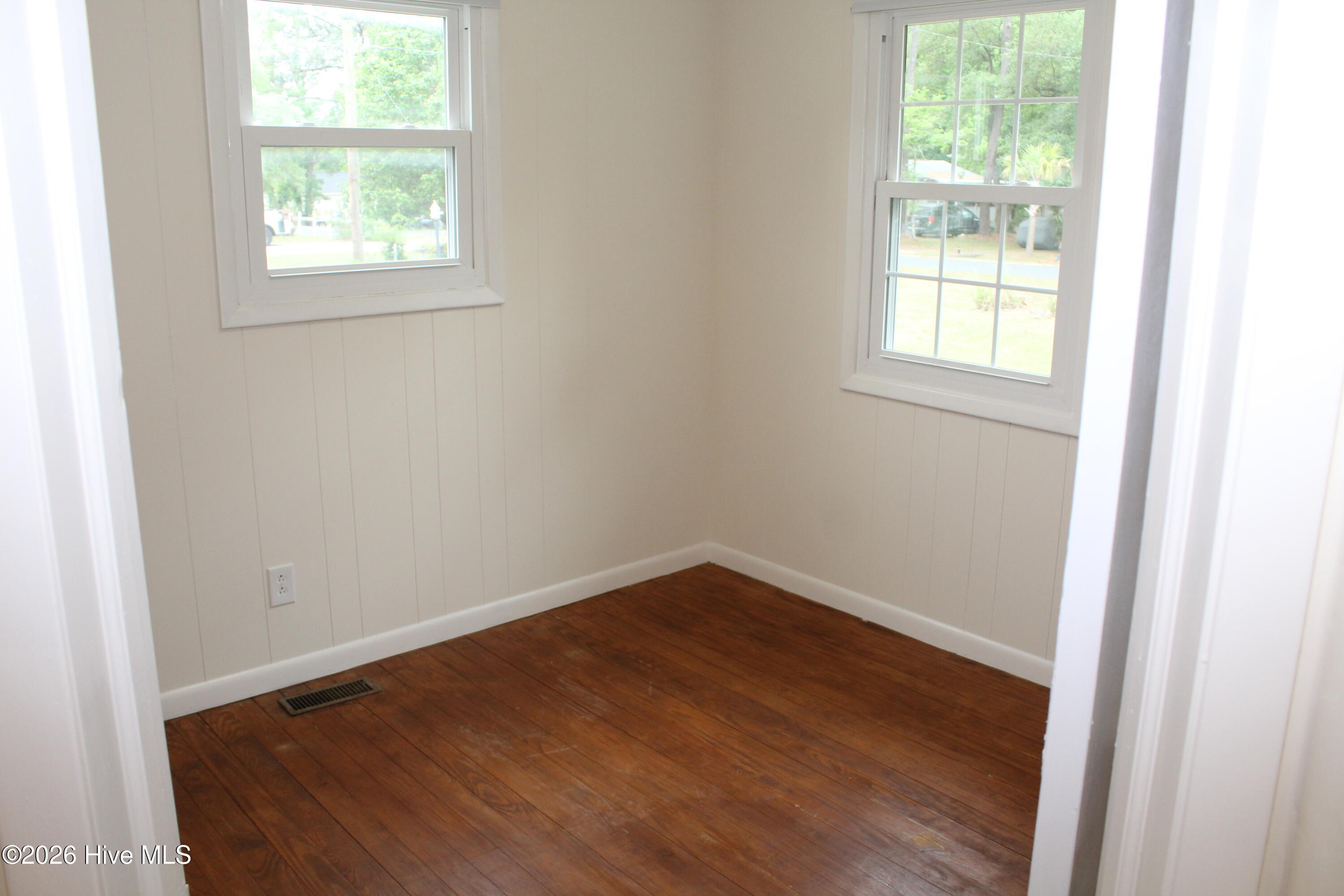 100570069 | Photo 14