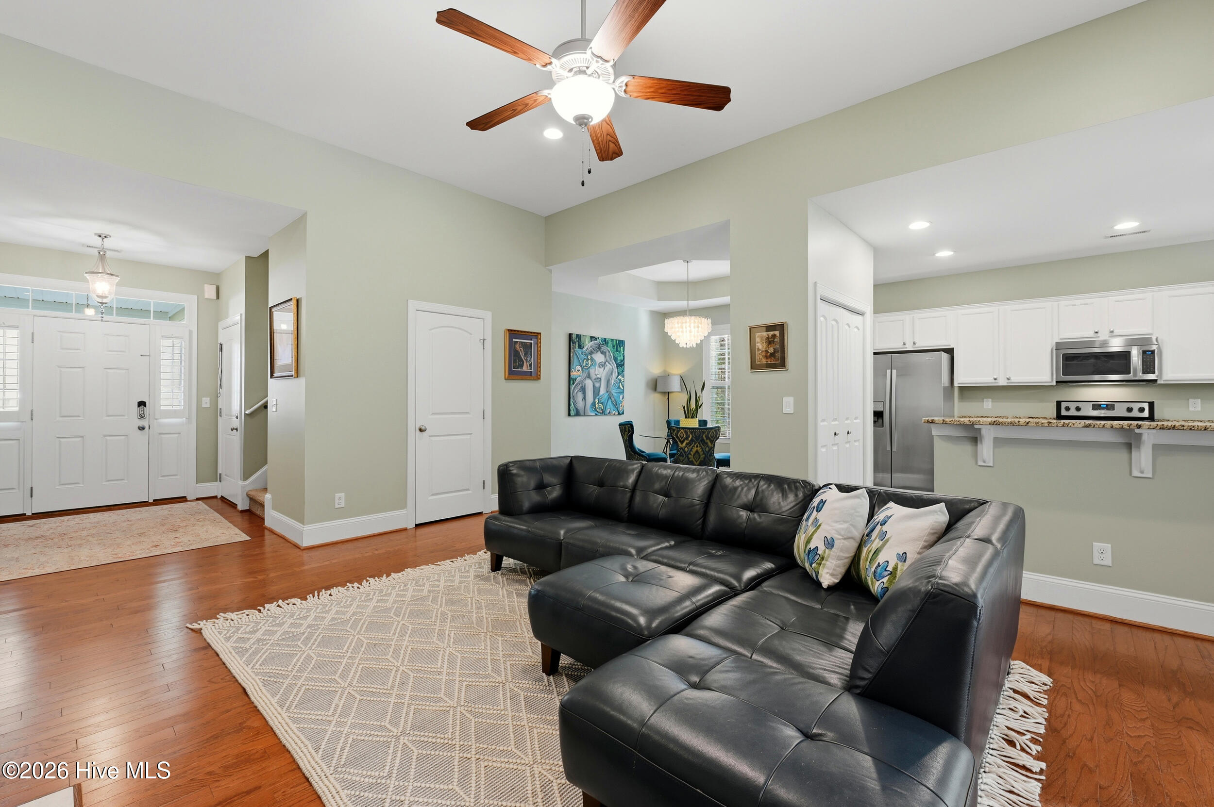 100563166 | Photo 12