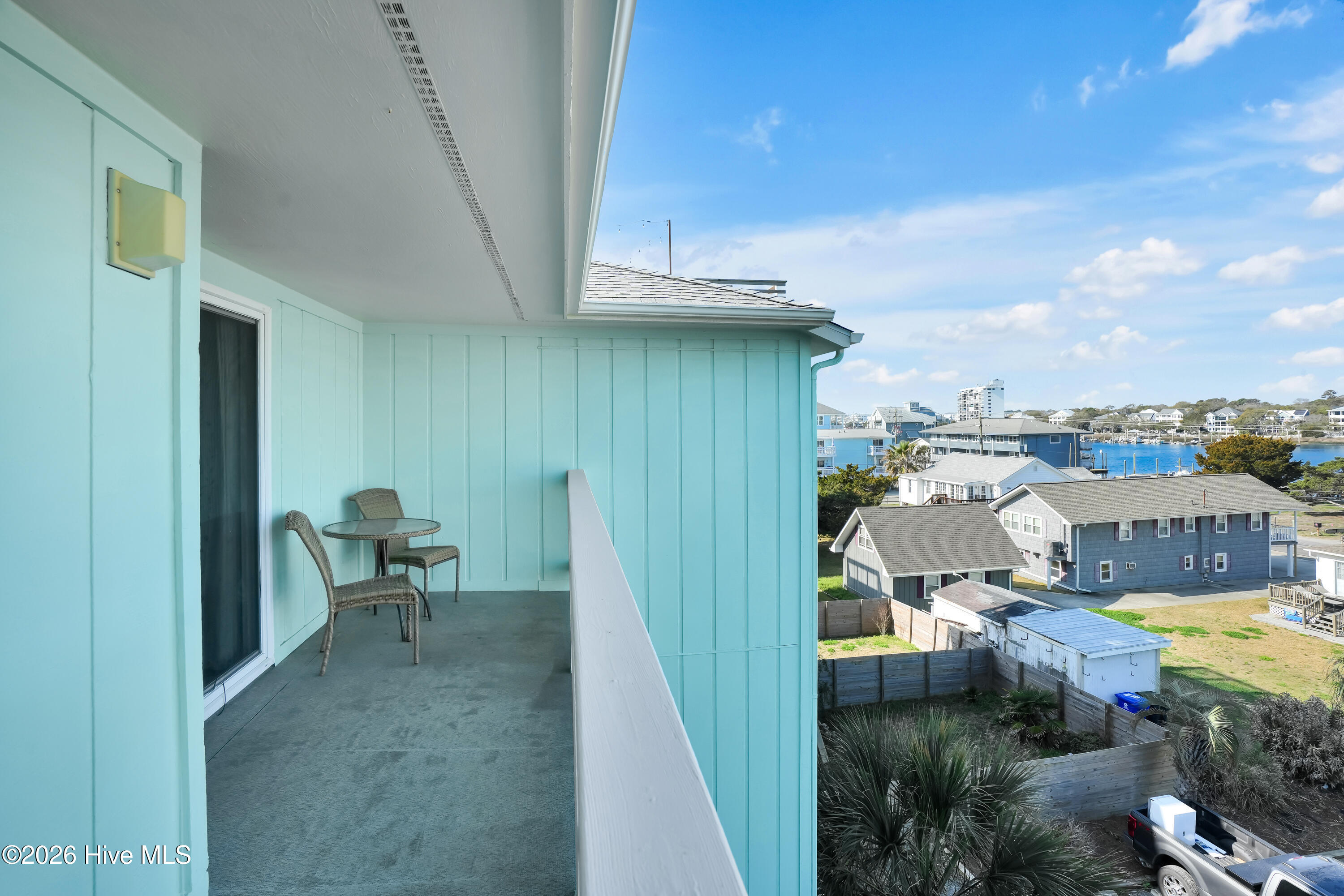 100570328 | Photo 24