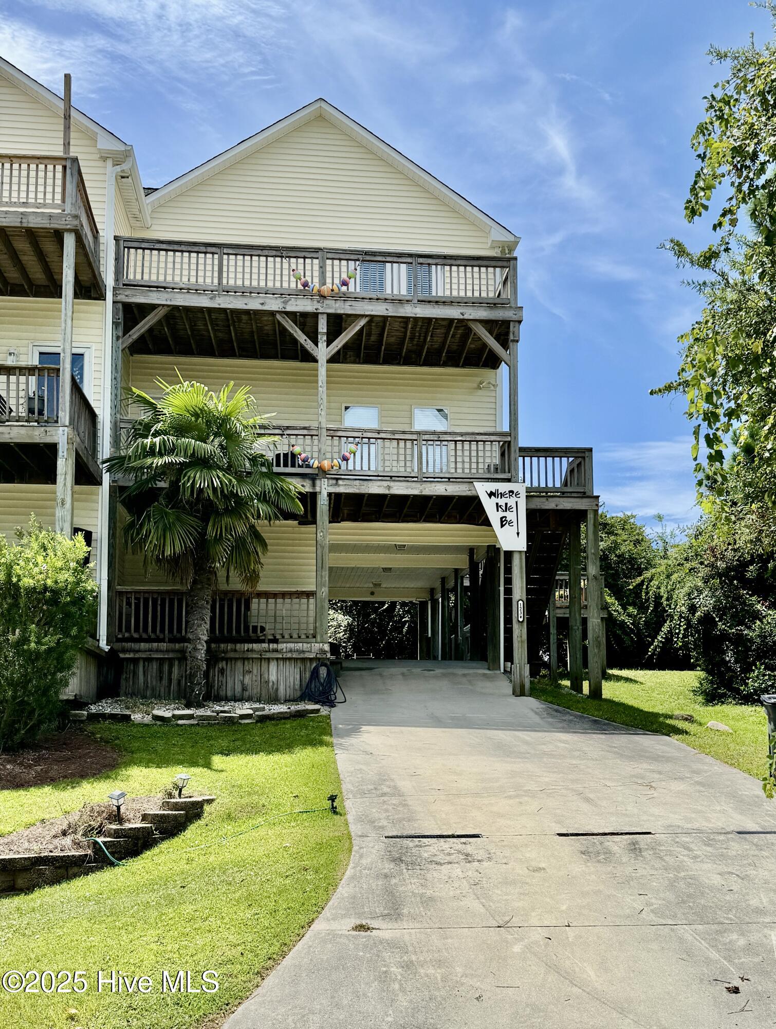 Homes for sale in Emerald Isle, NC | 123 W Sandbur Dr, Emerald Isle, NC 28594 | MLS# 100517564