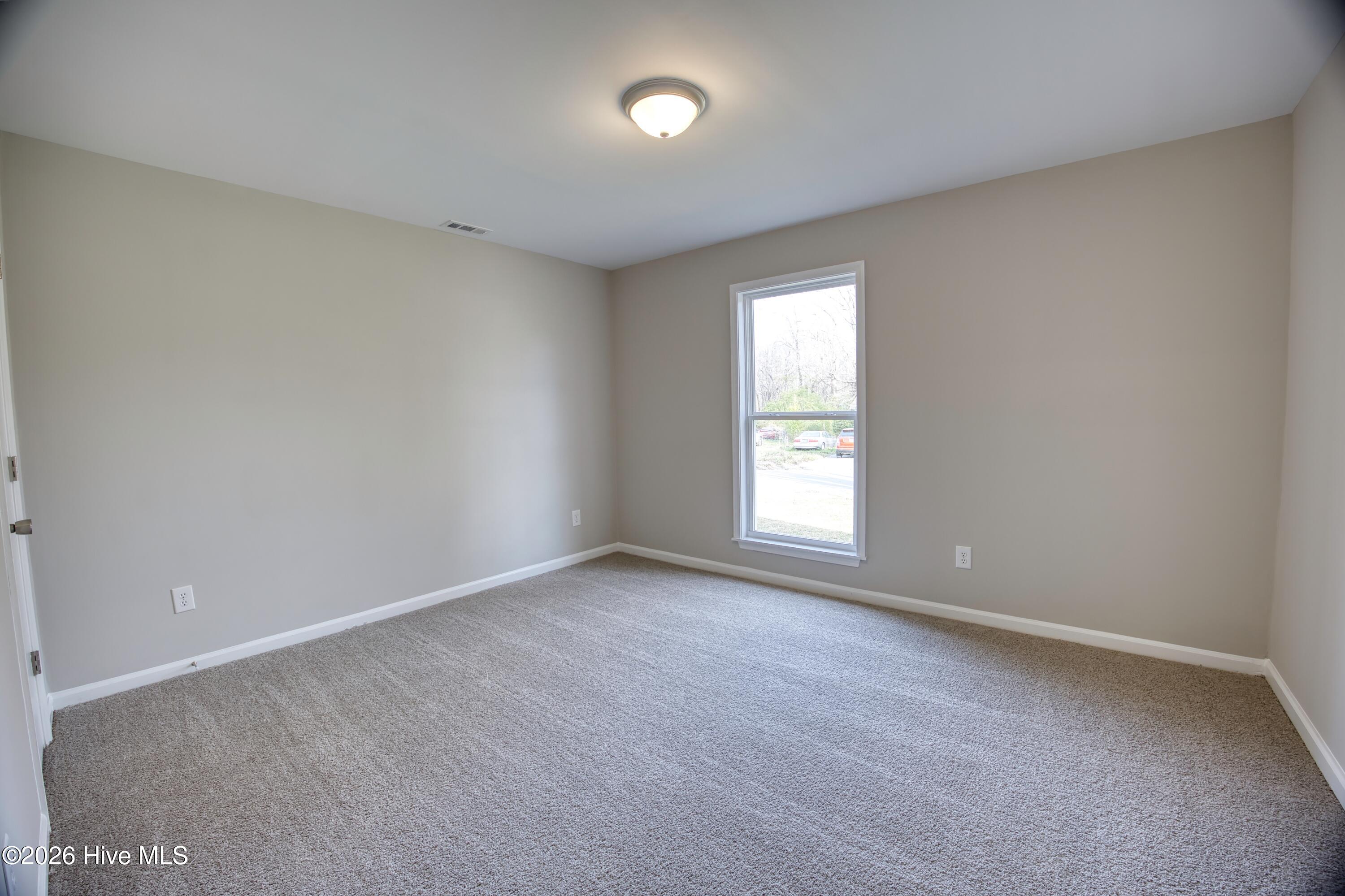 100561992 | Photo 25