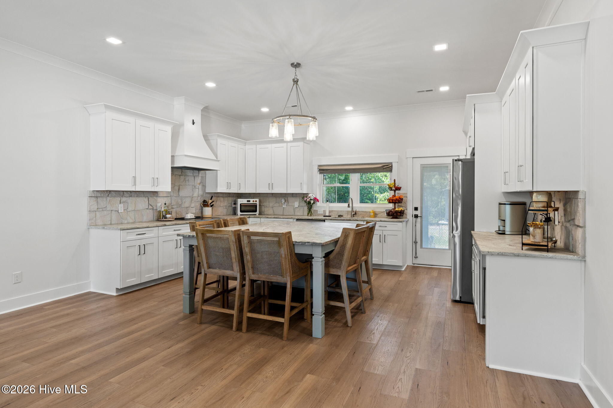 100569675 | Photo 13