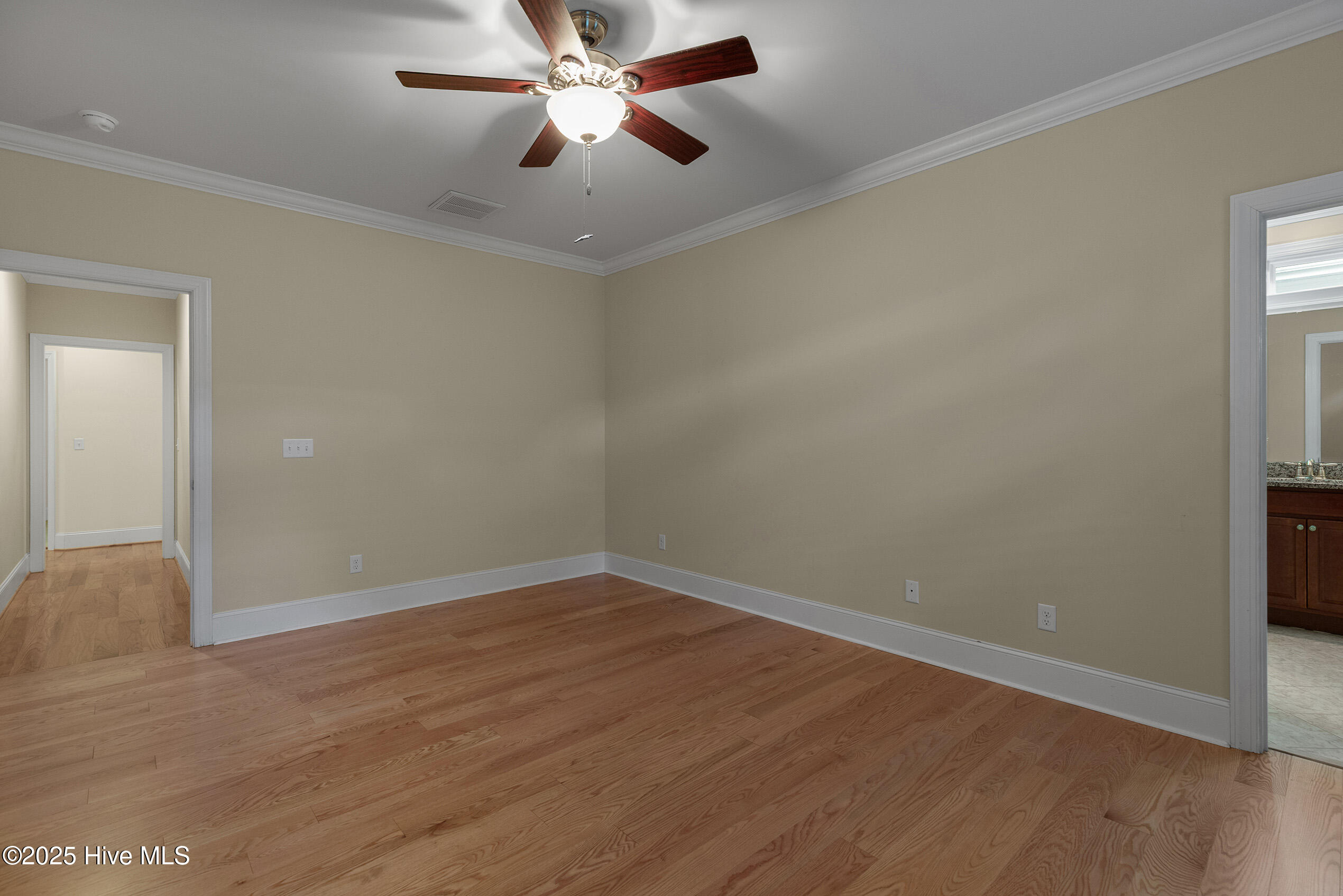 100556749 | Photo 32