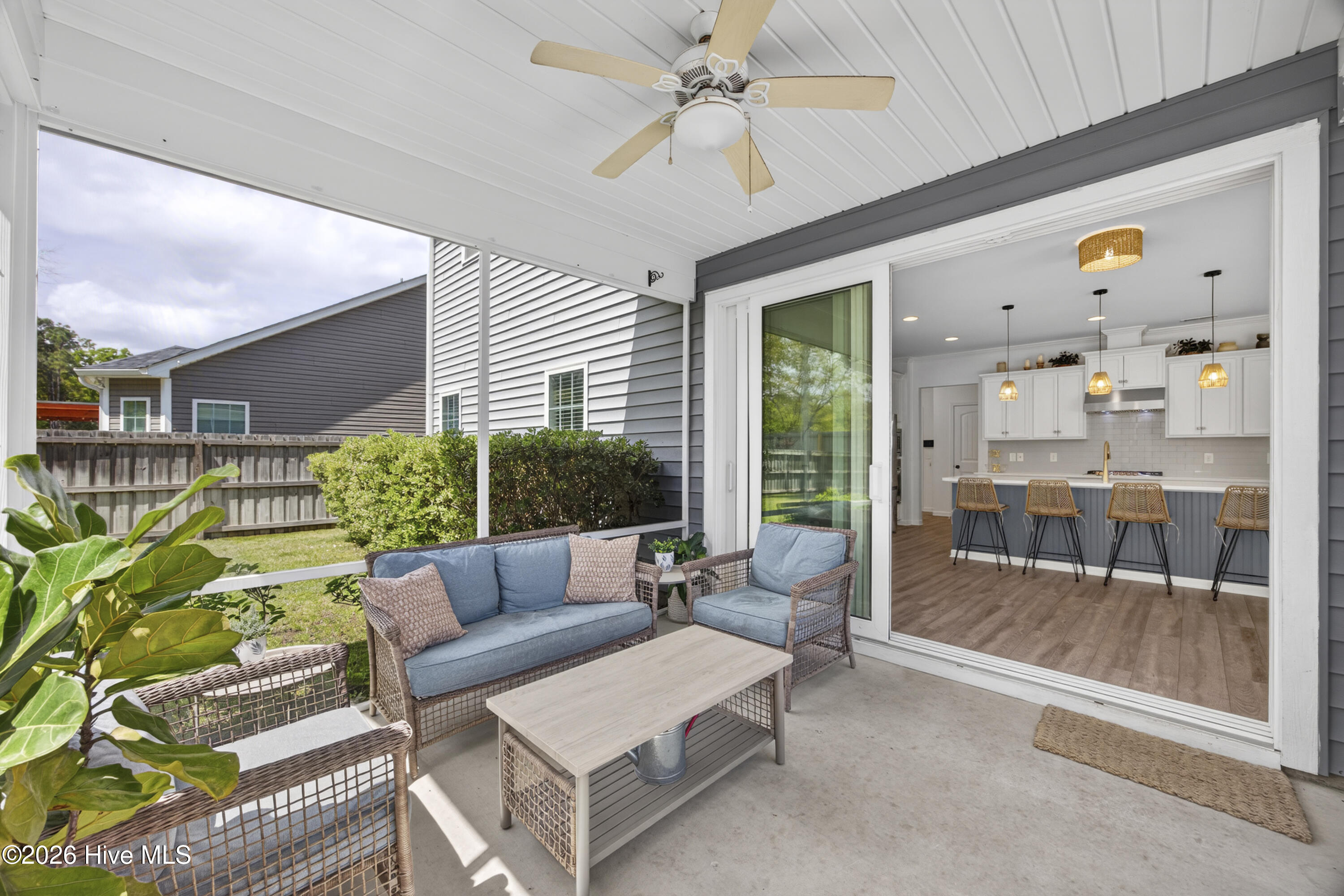 100567368 | Photo 28