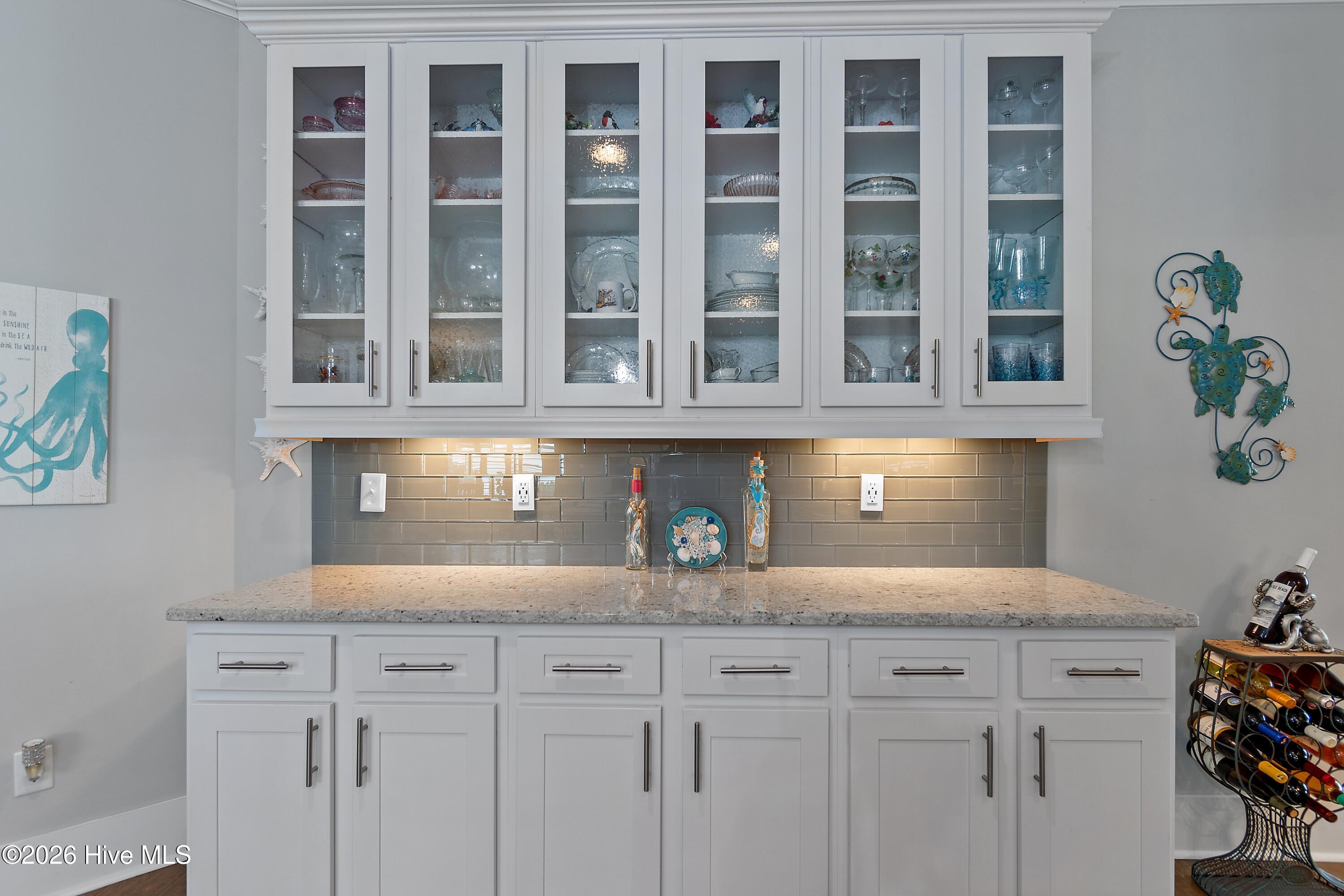 100561282 | Photo 14