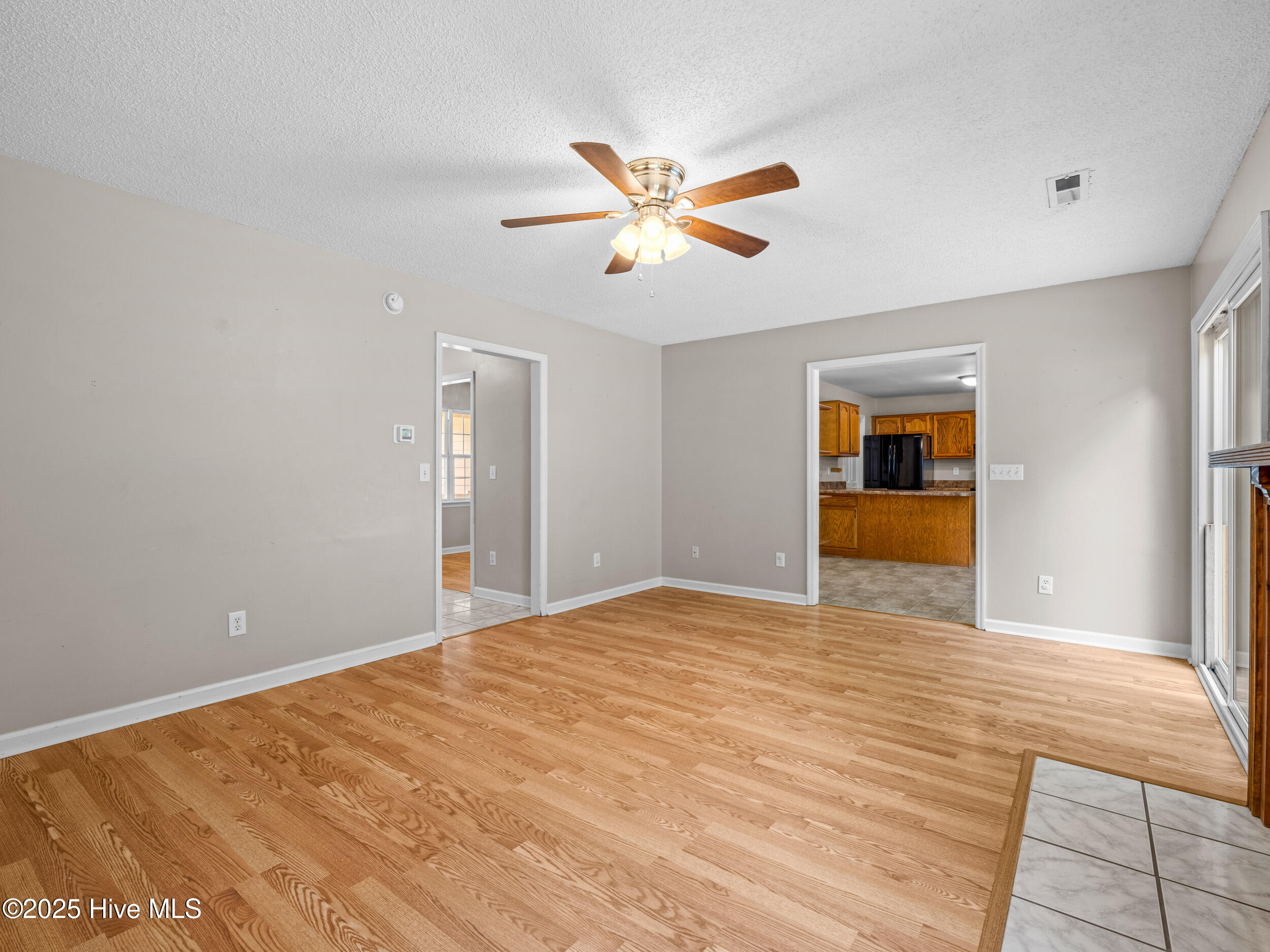 100554828 | Photo 16