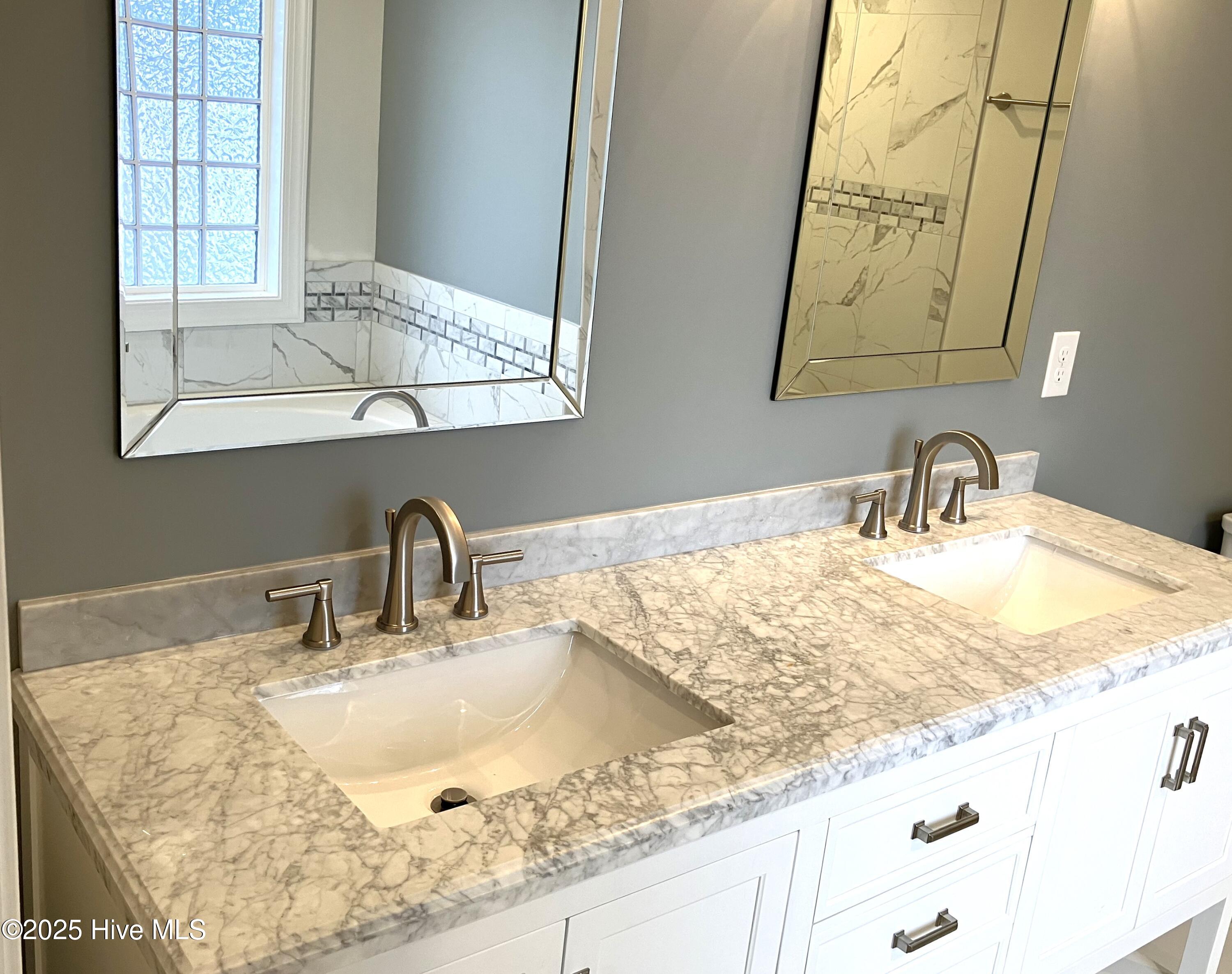 100514159 | Photo 32