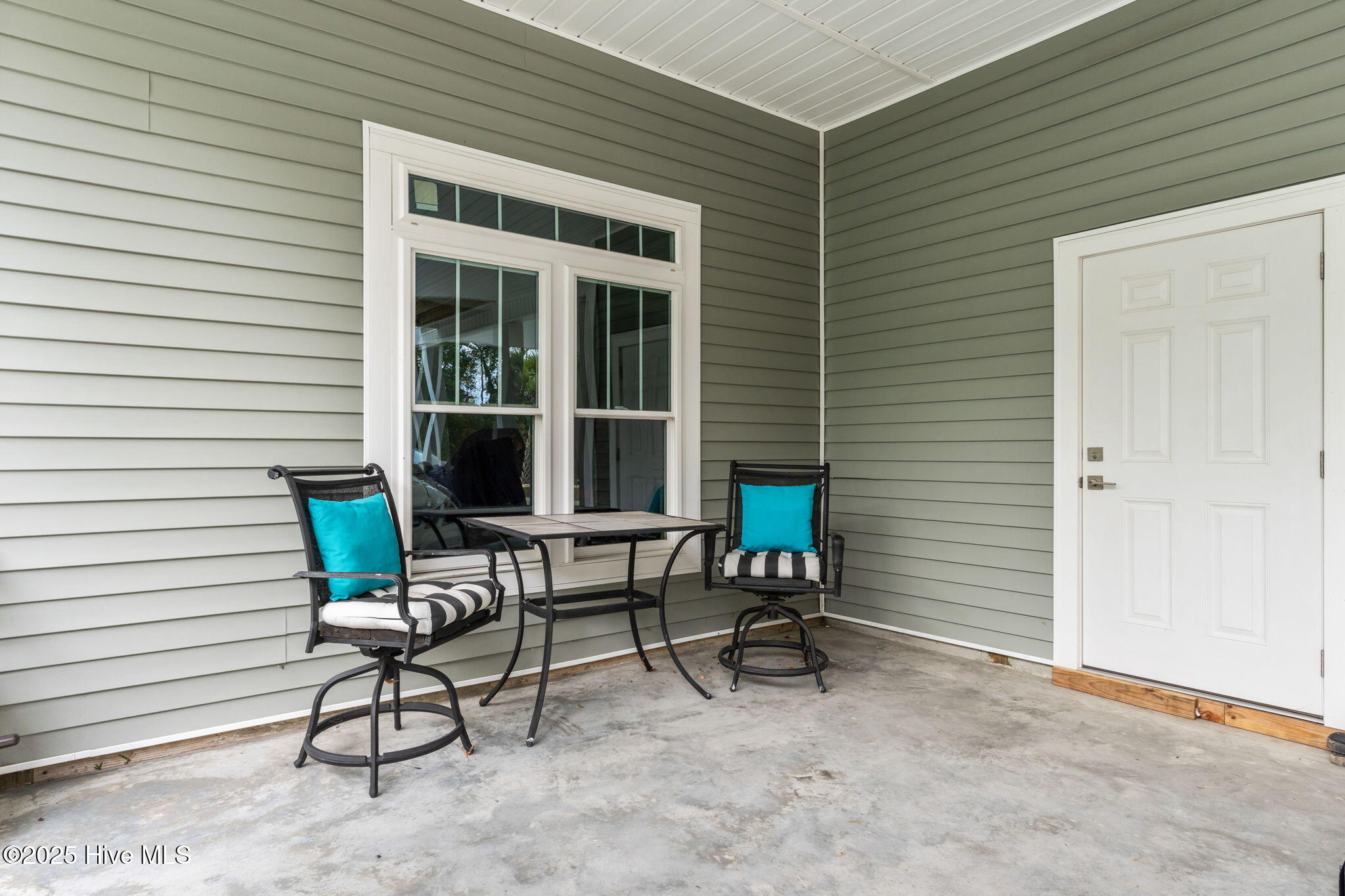 100543209 | Photo 46