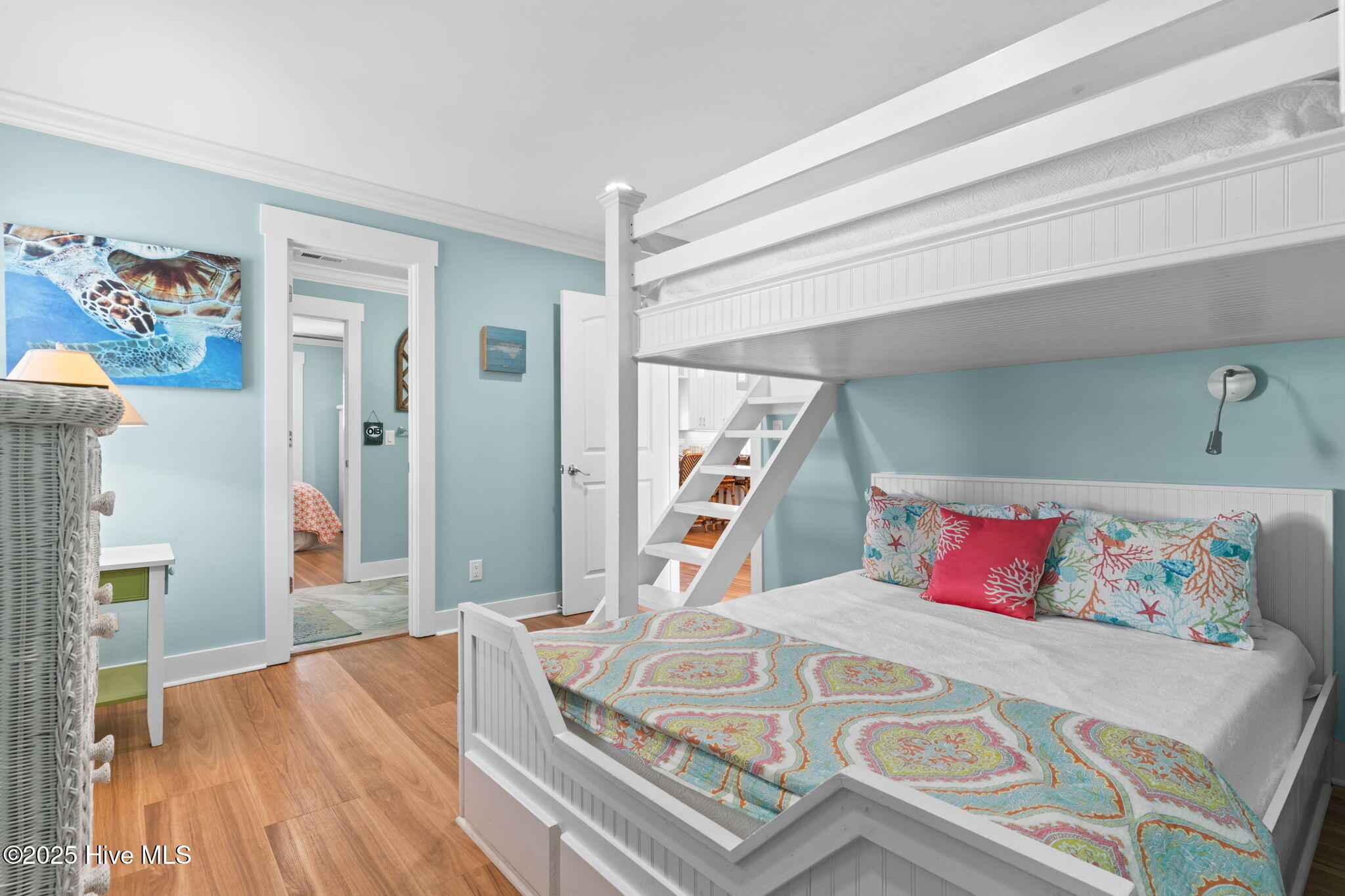 100541677 | Photo 36