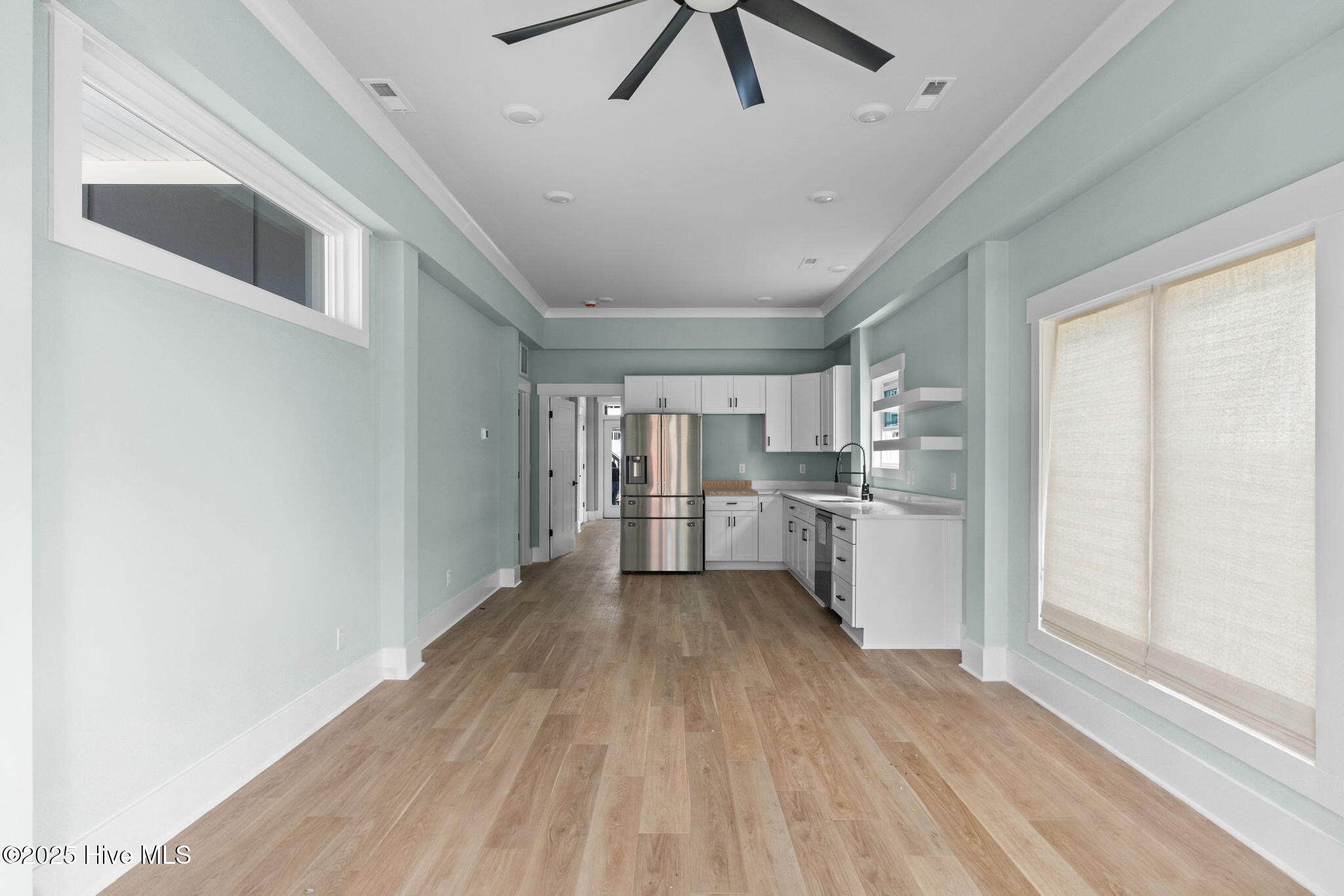 100548785 | Photo 27