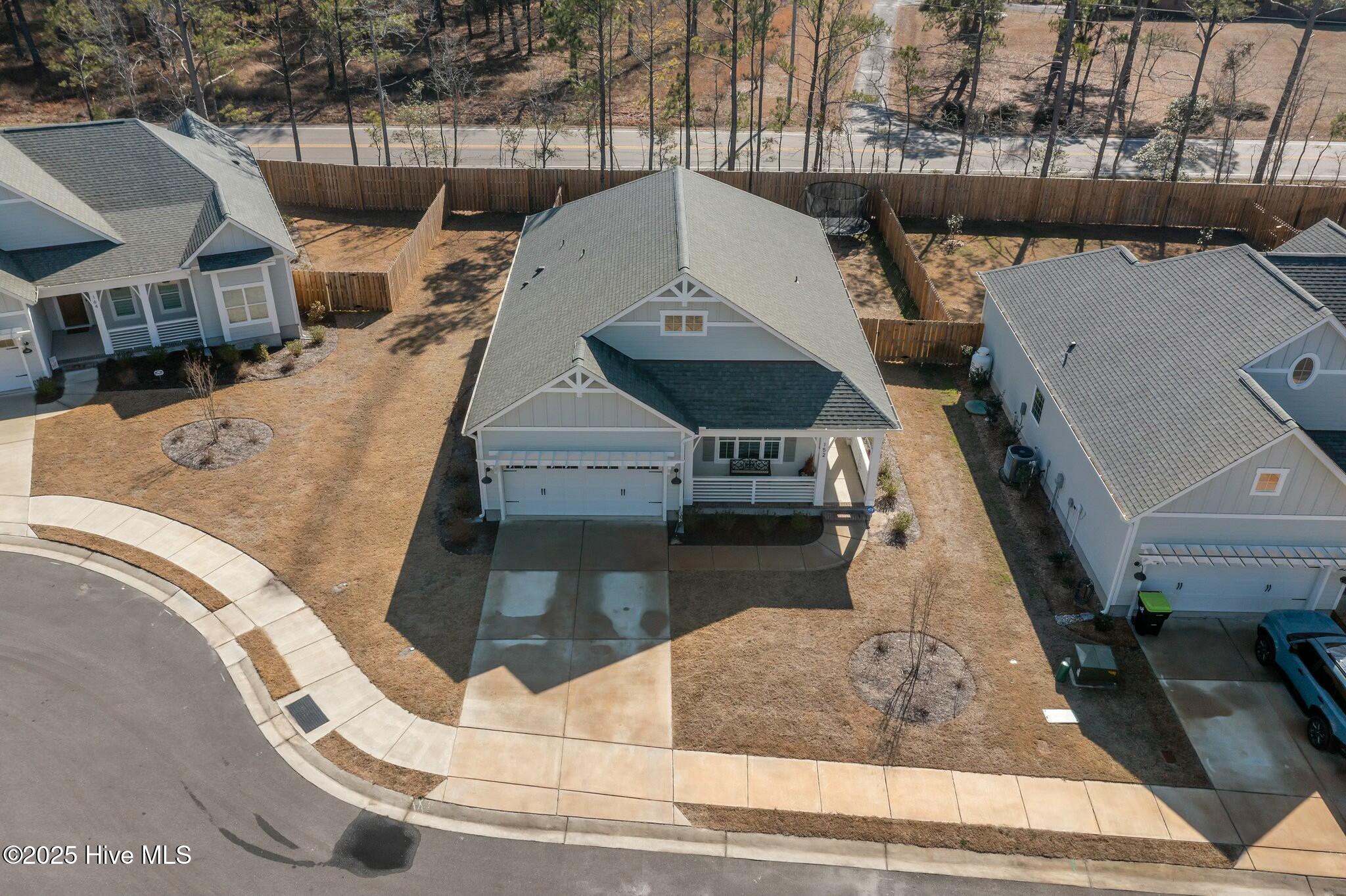 100558663 | Photo 38