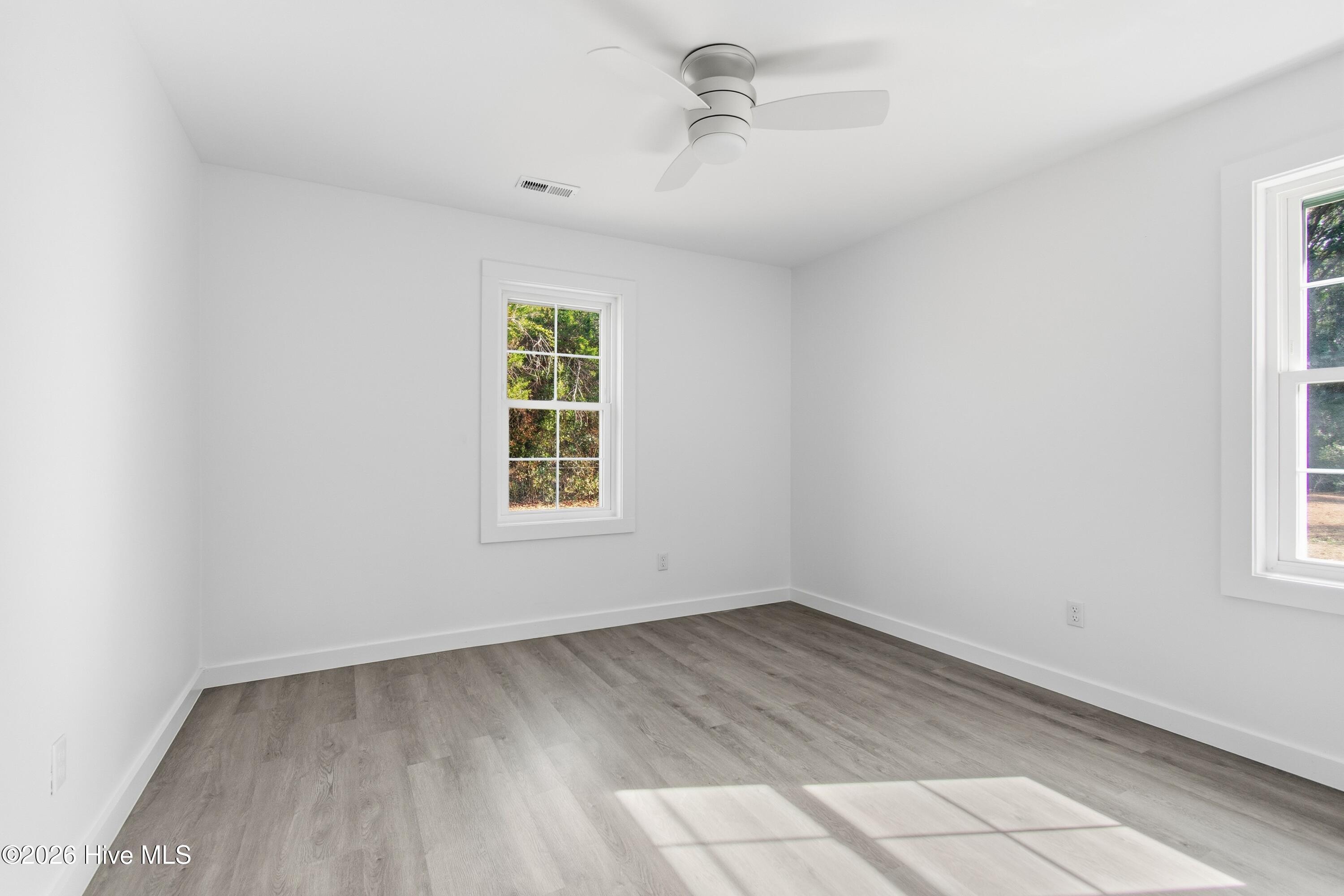 100550863 | Photo 30