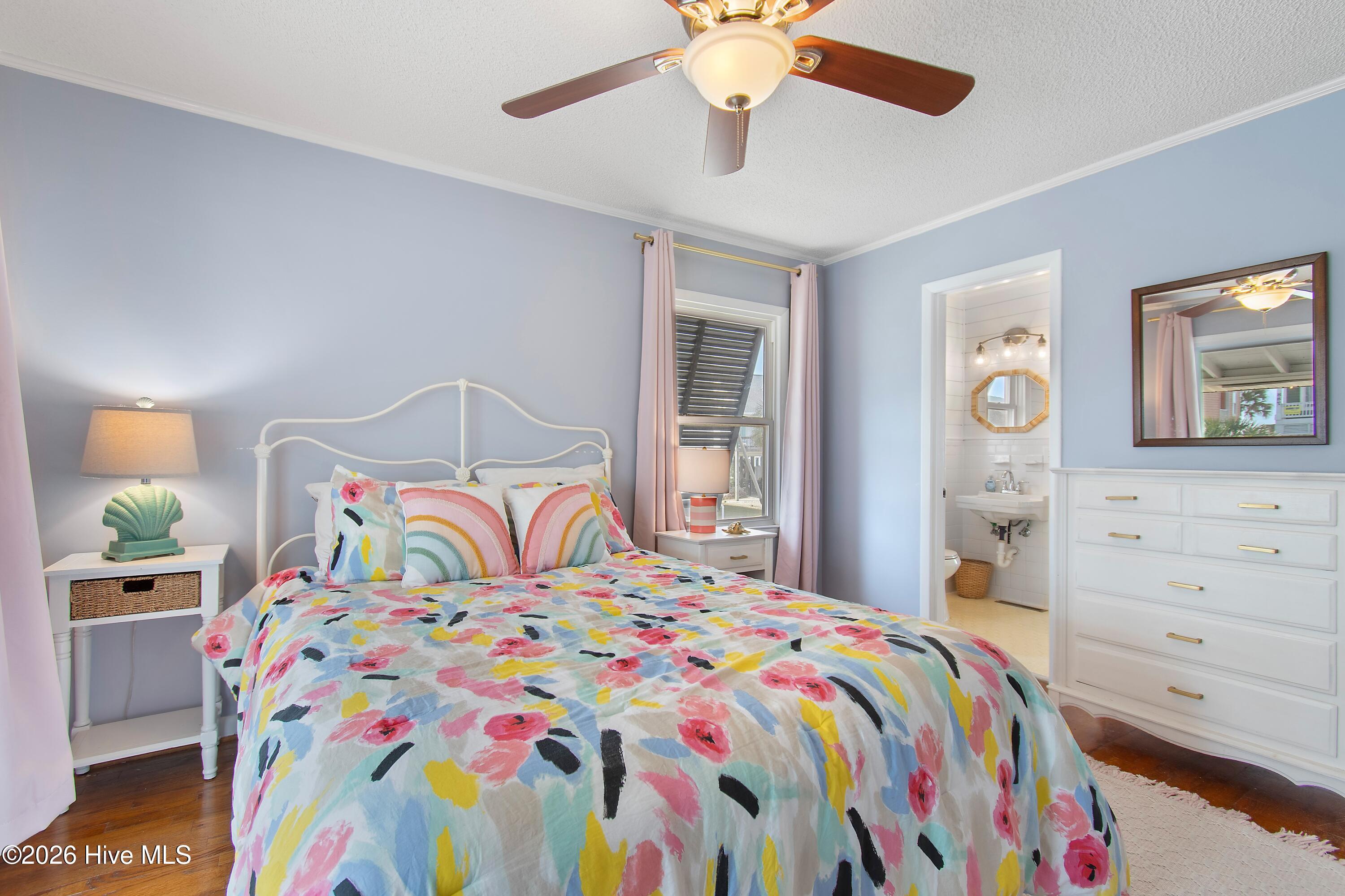 100561675 | Photo 30