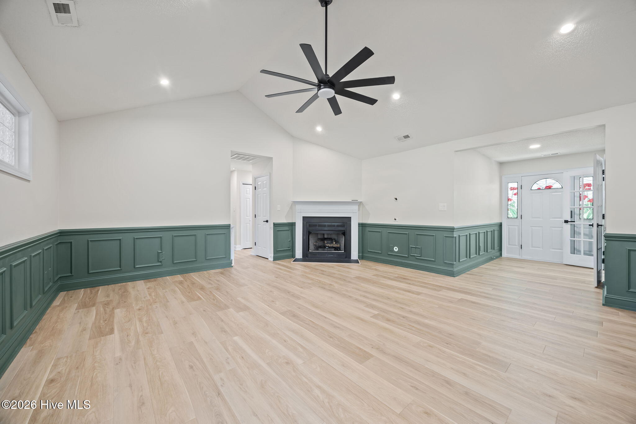 100561724 | Photo 22