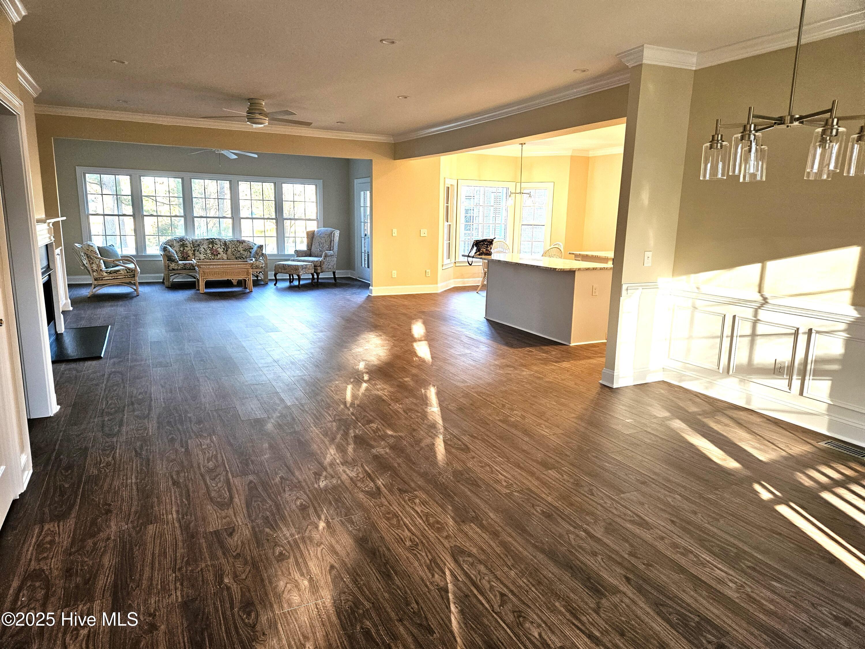 100545247 | Photo 11