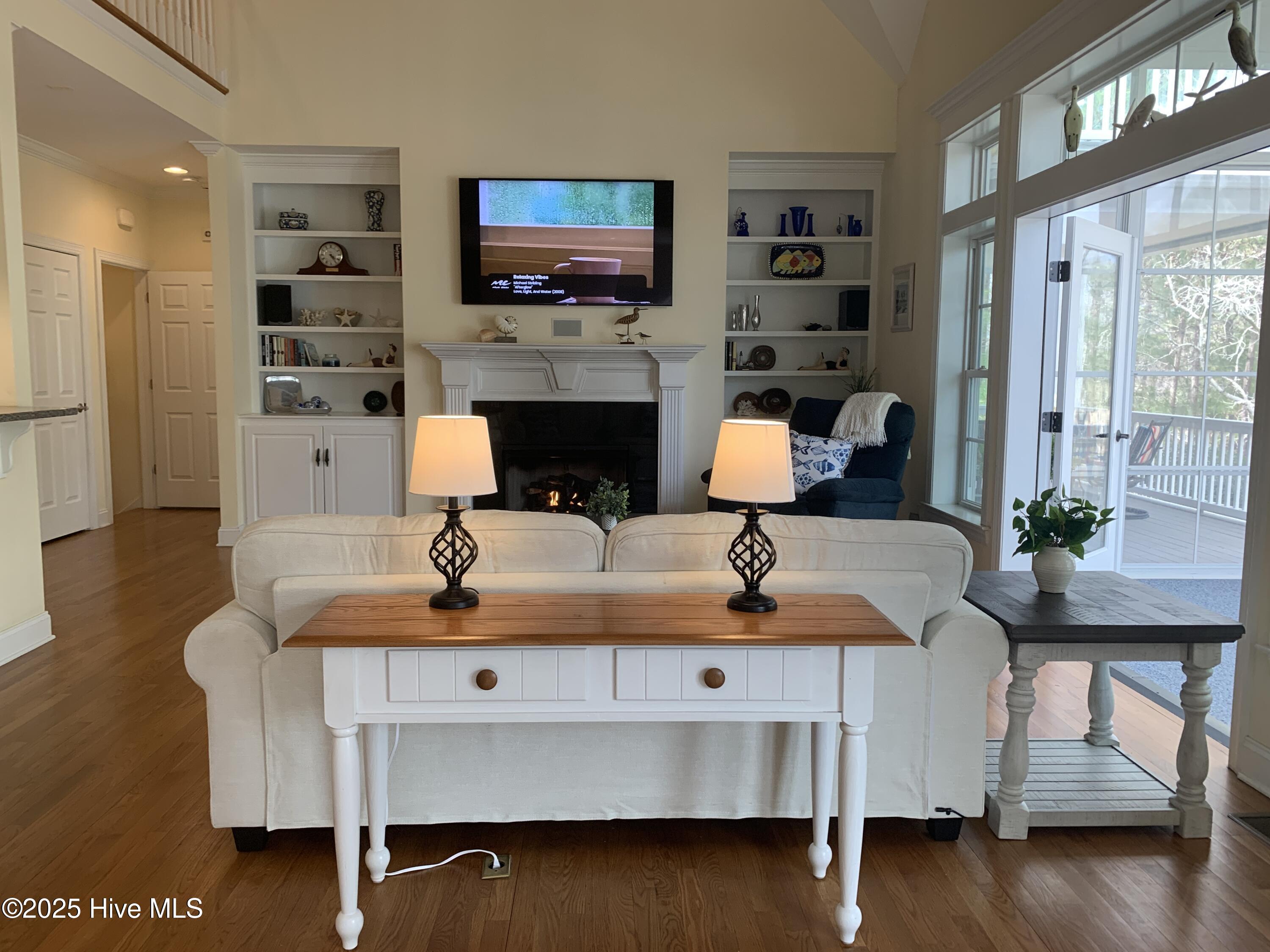 100493610 | Photo 40